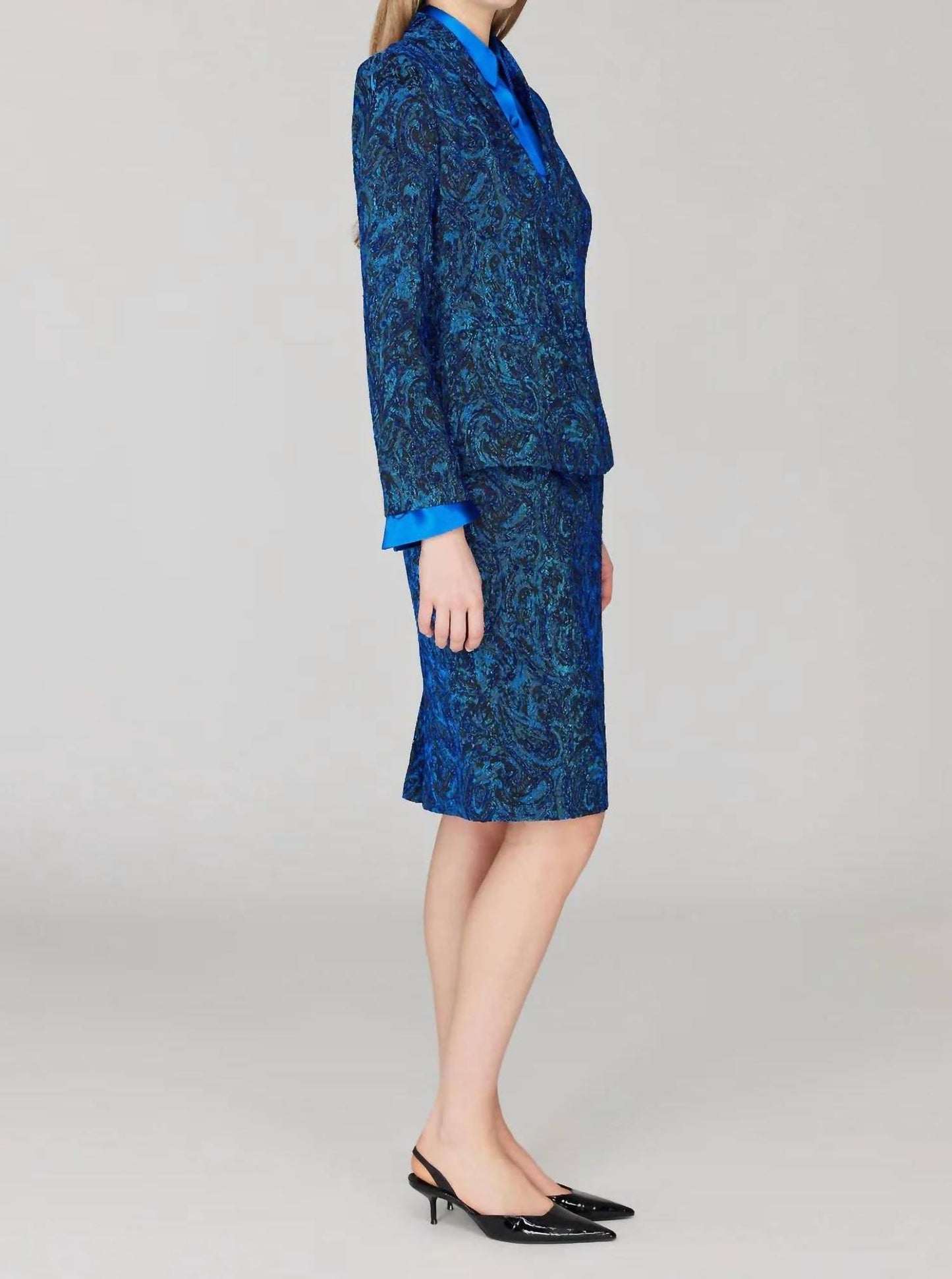Enganliegende Paisley-Stretch-Jacquard-Jacke