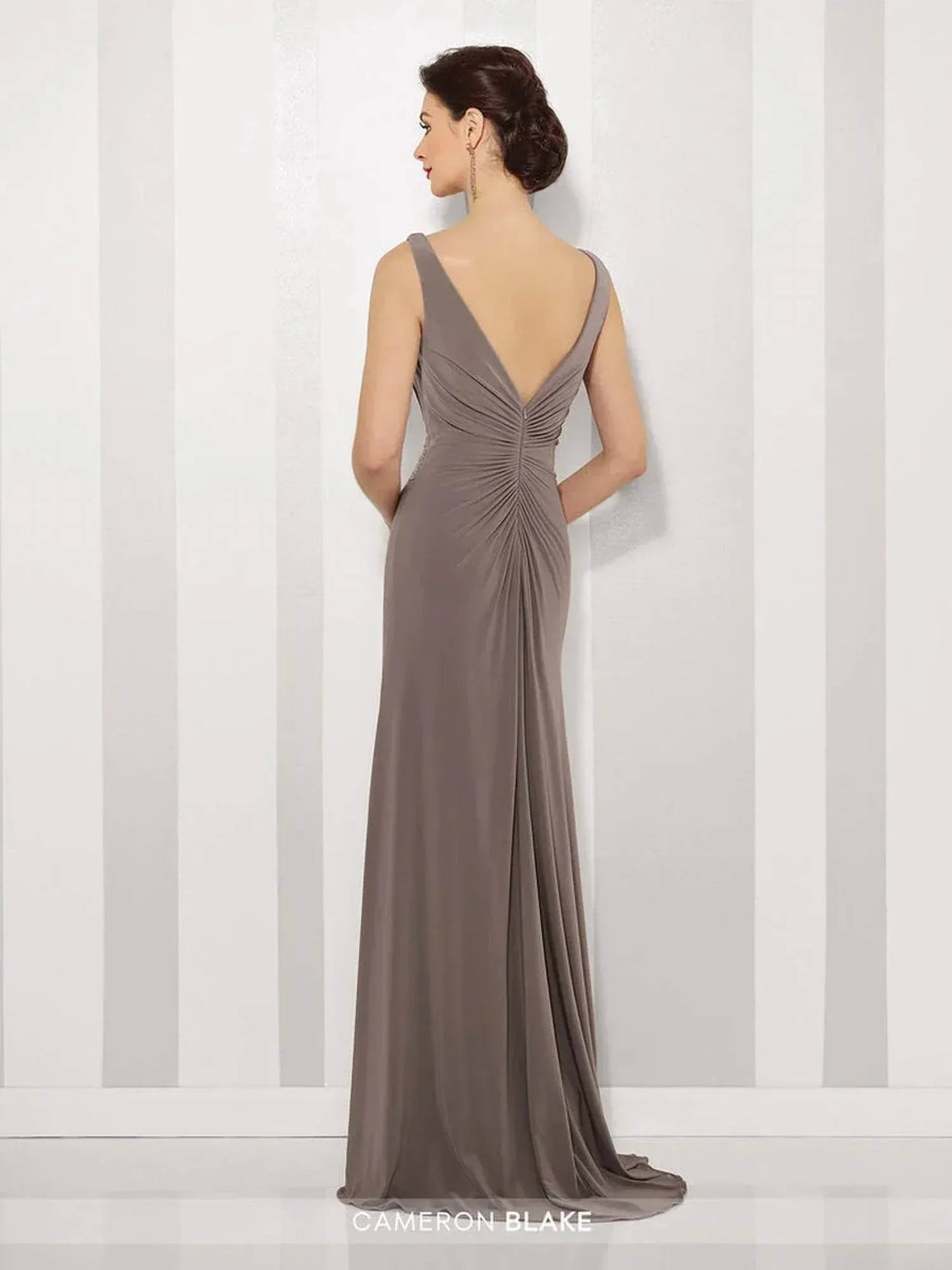 Taupefarbenes, langes, gestuftes Abendkleid