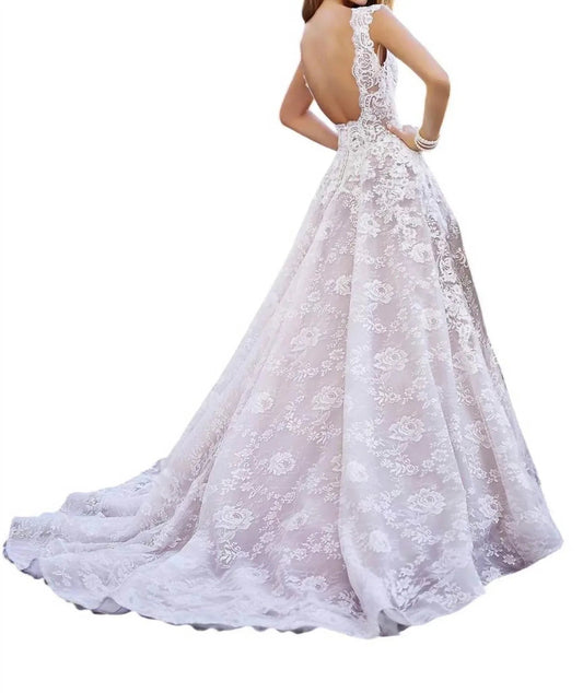 Brautkleid mit V-Ausschnitt
