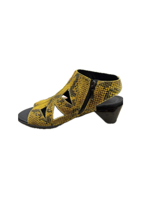 Women's Iziako Sandals