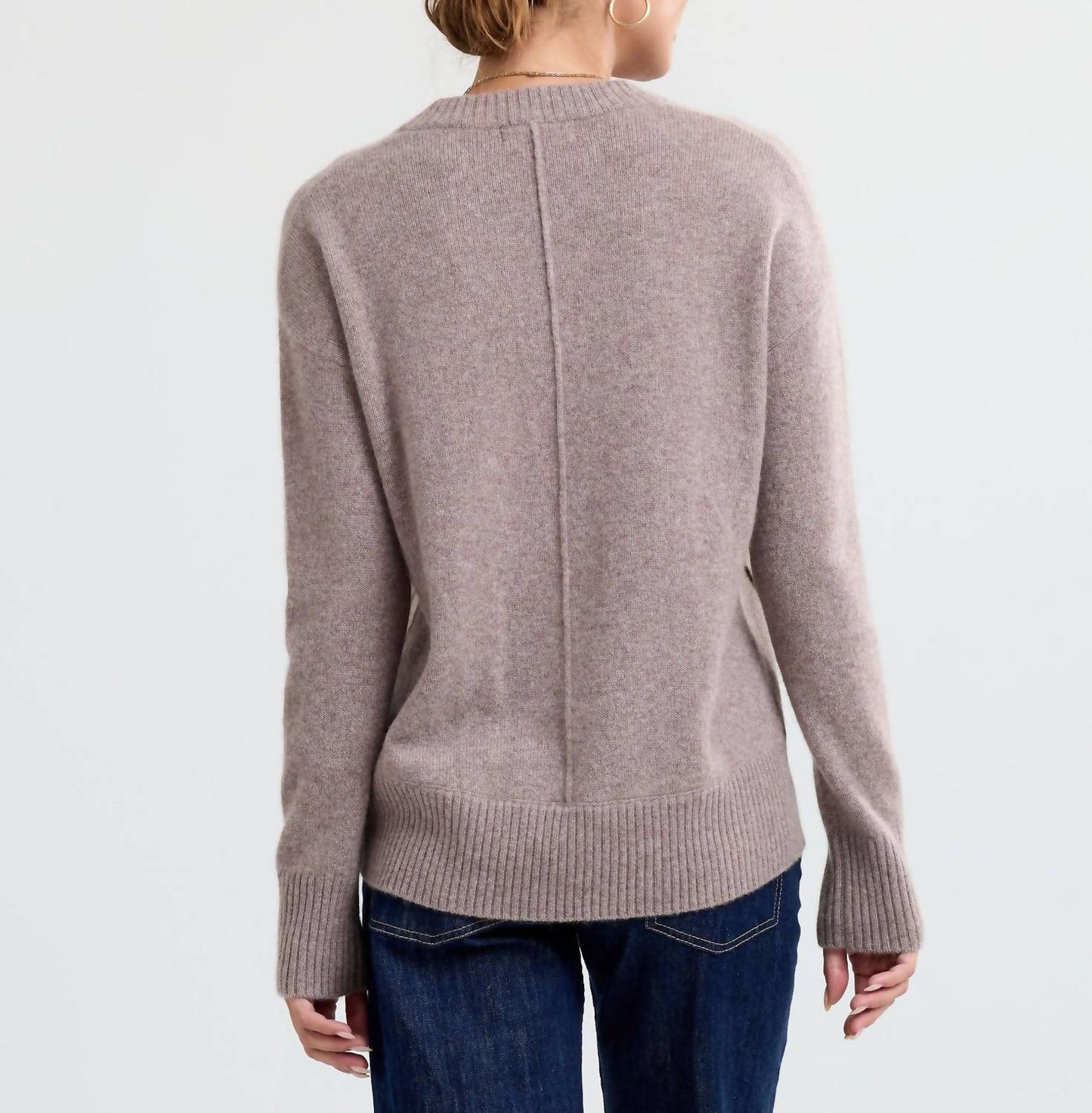 Kaschmirpullover mit V-Ausschnitt und nach vorne verlegter Naht