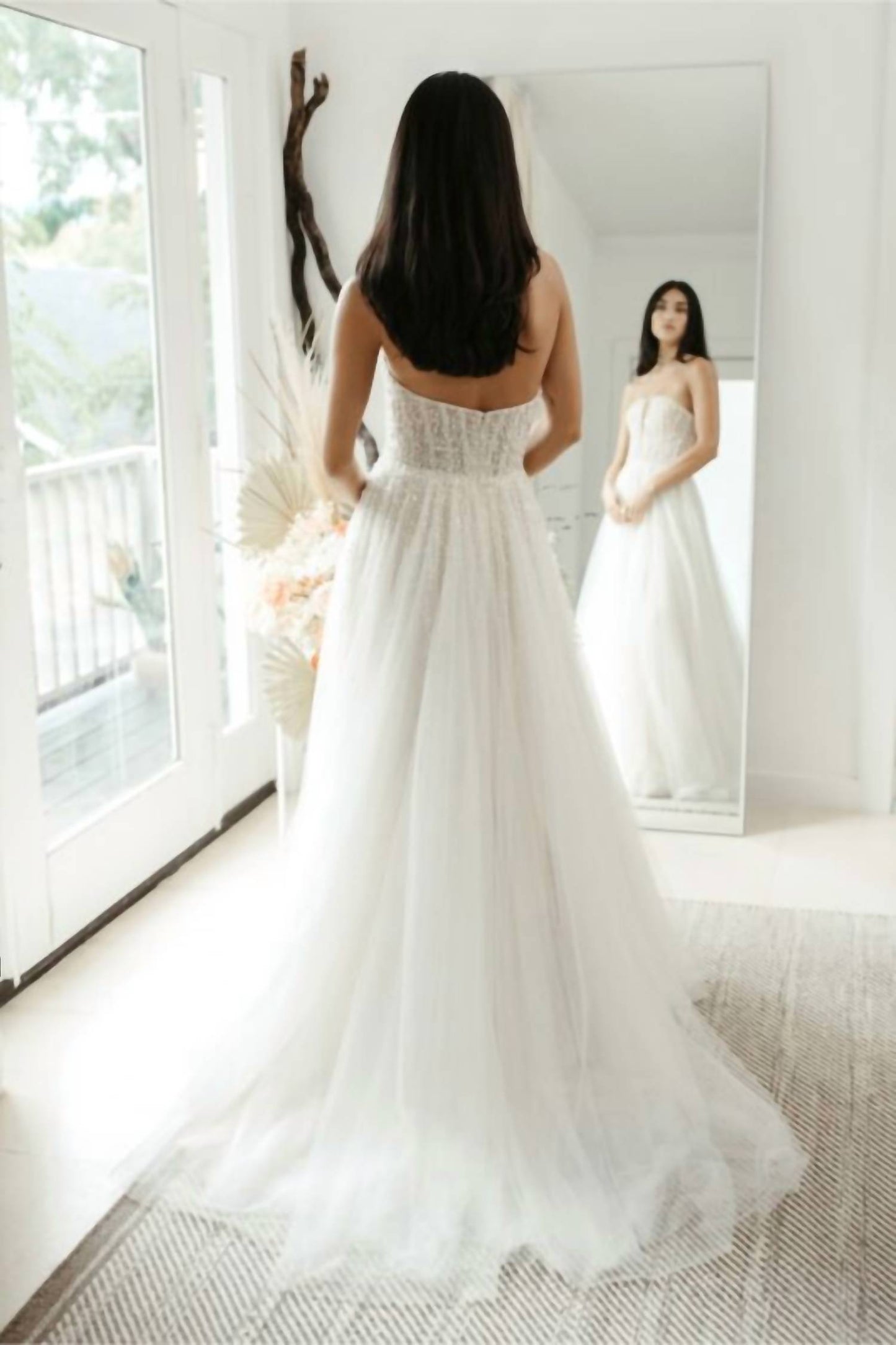 Aeryn Perlenbesetztes trägerloses Hochzeitskleid