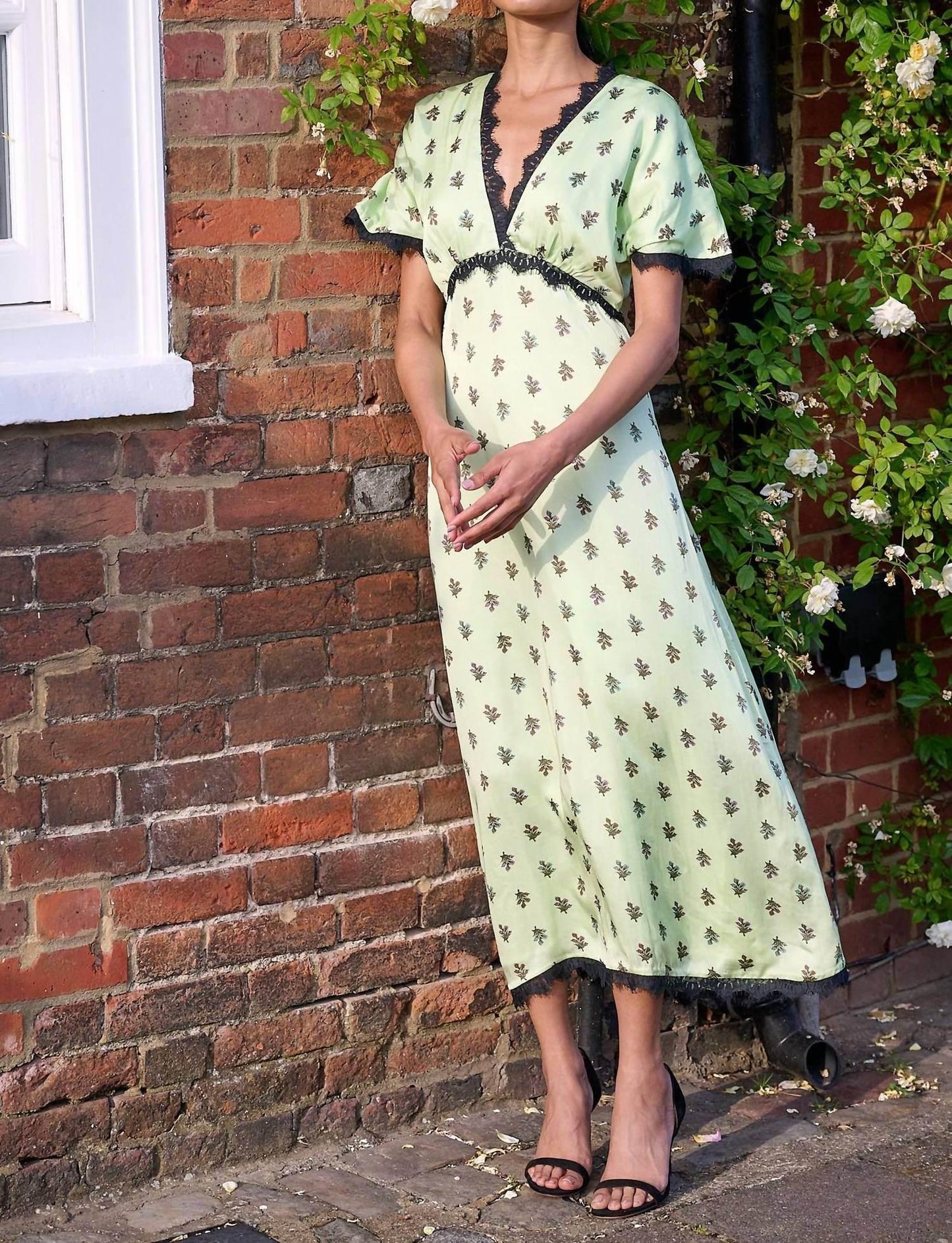 Cleo Kleid aus floraler Spitze