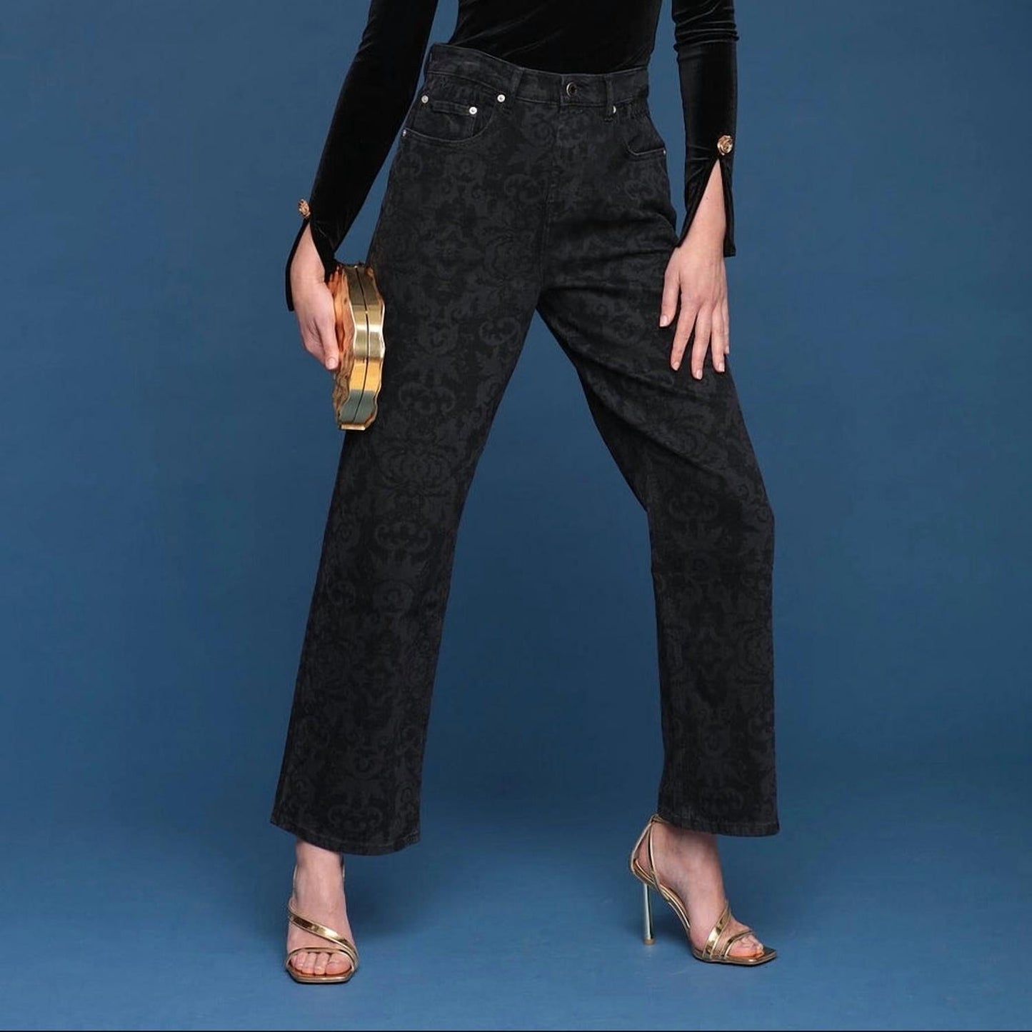 Barocke Jeans mit weitem Bein