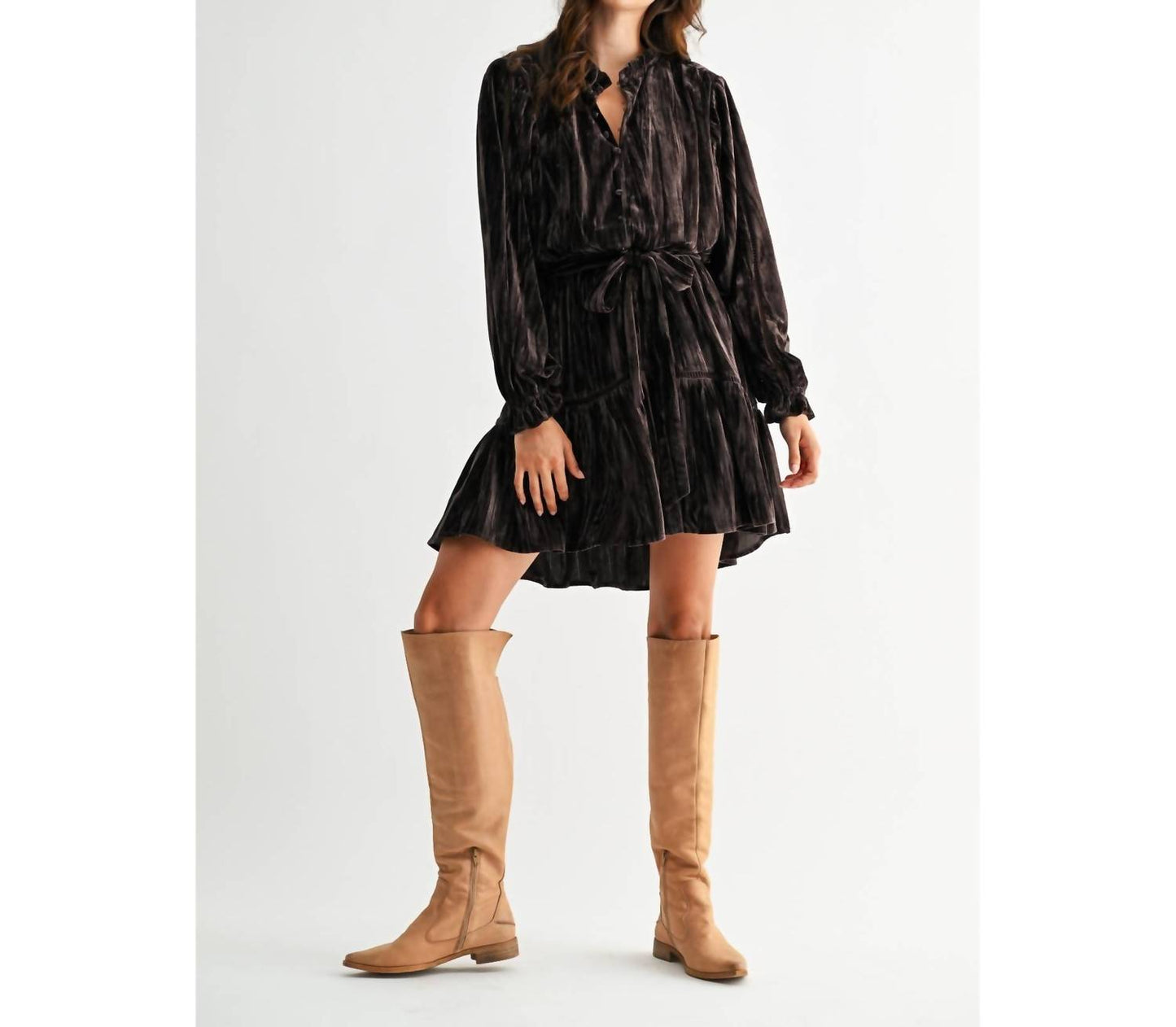 Mini-Samtkleid mit Nahtdetails