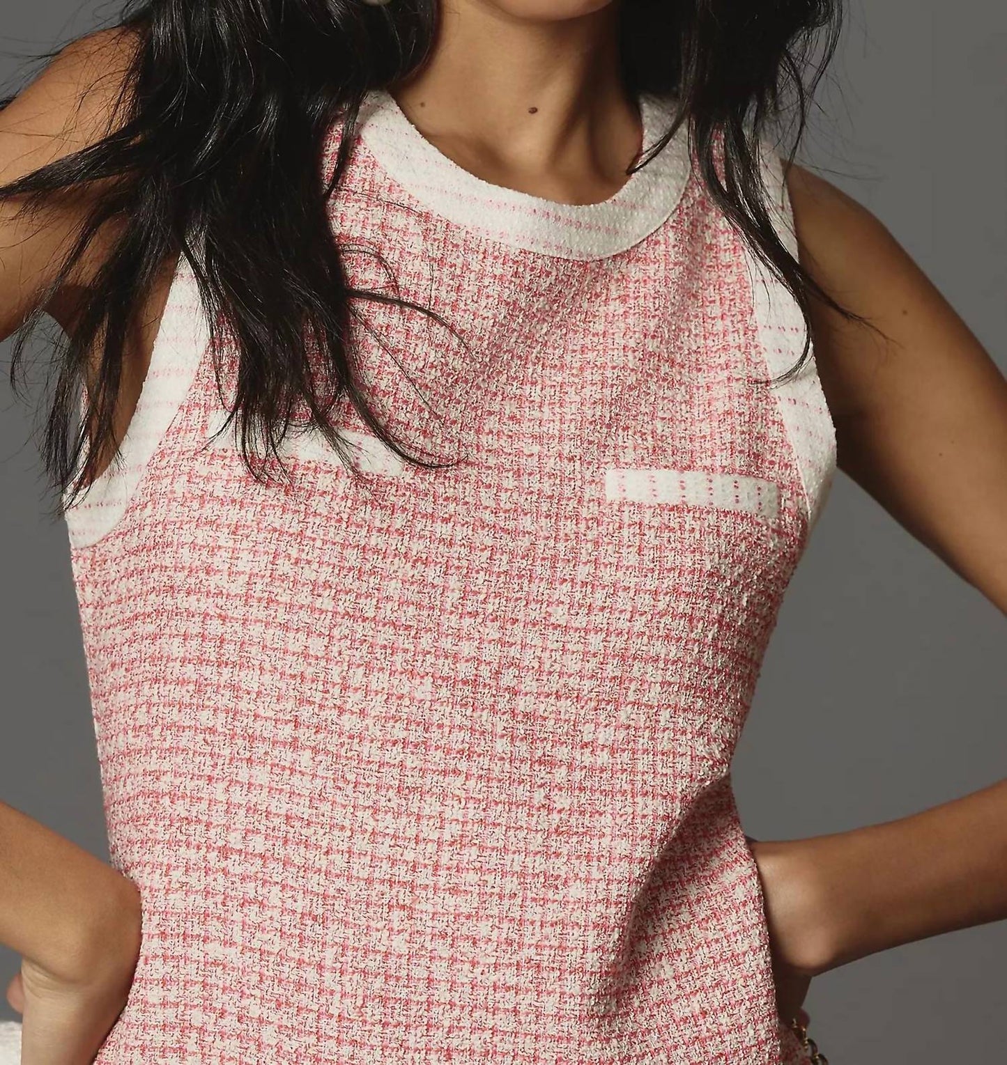 Ärmelloses Mini-Tweedkleid mit Falten