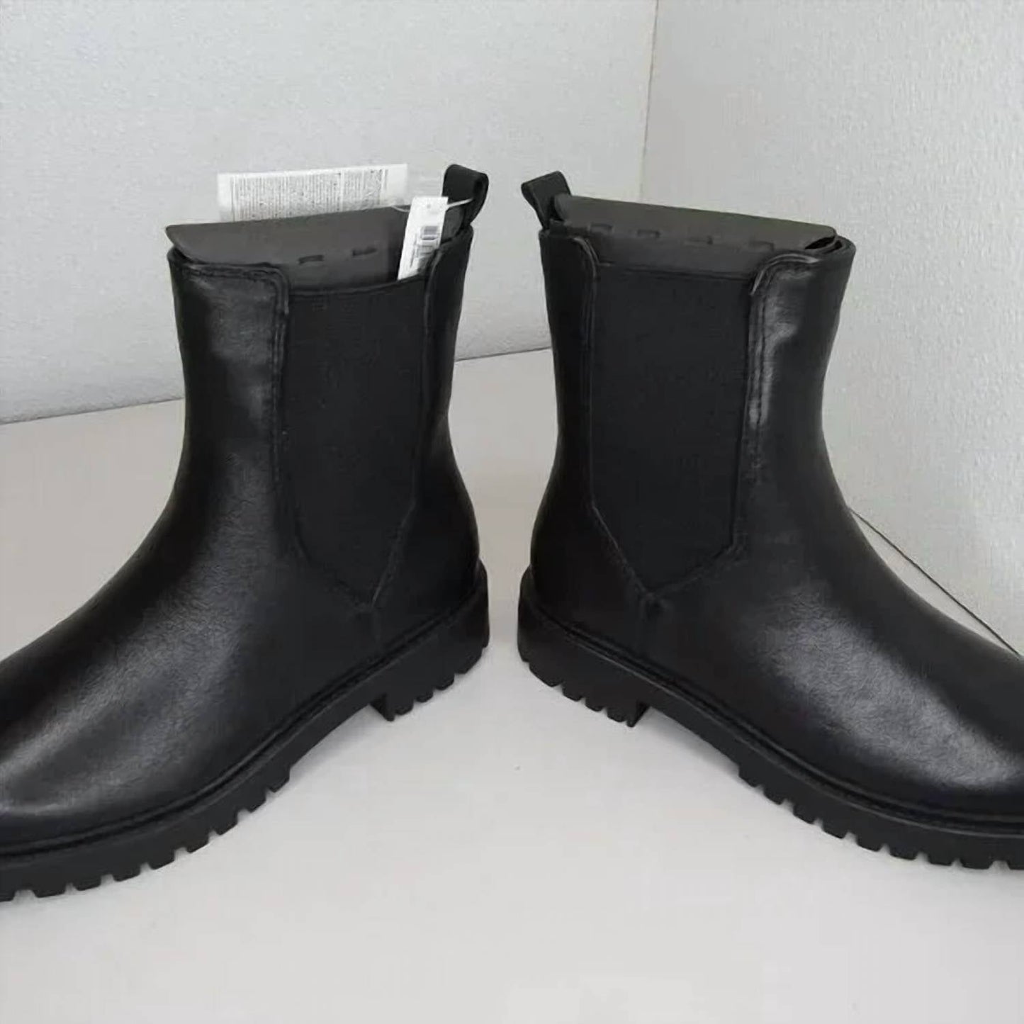 Damenmode Chelsea Boots aus Leder mit Profilsohle