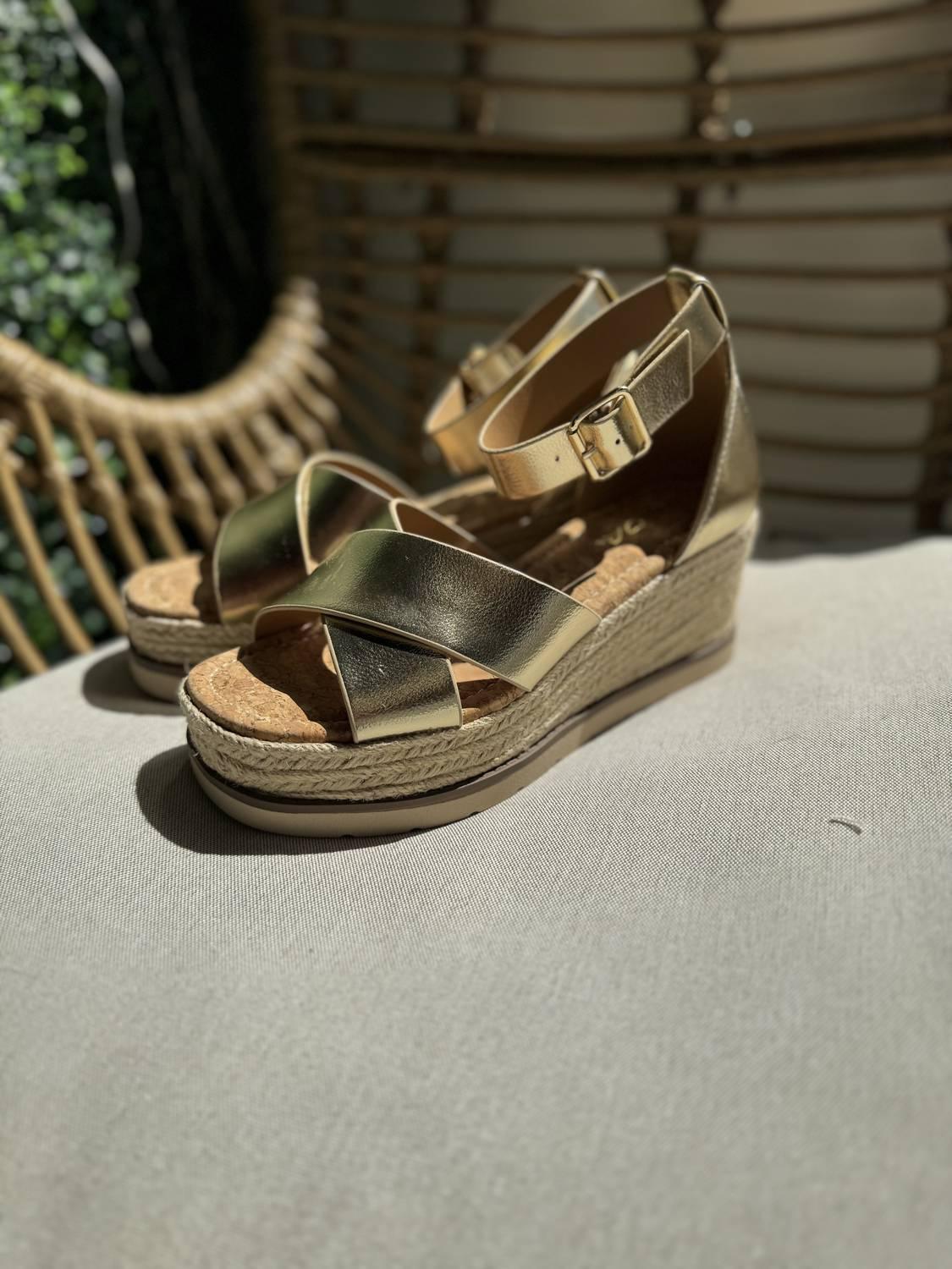 Damen-Keilsandalette mit überkreuzten Riemen und Korkabsatz
