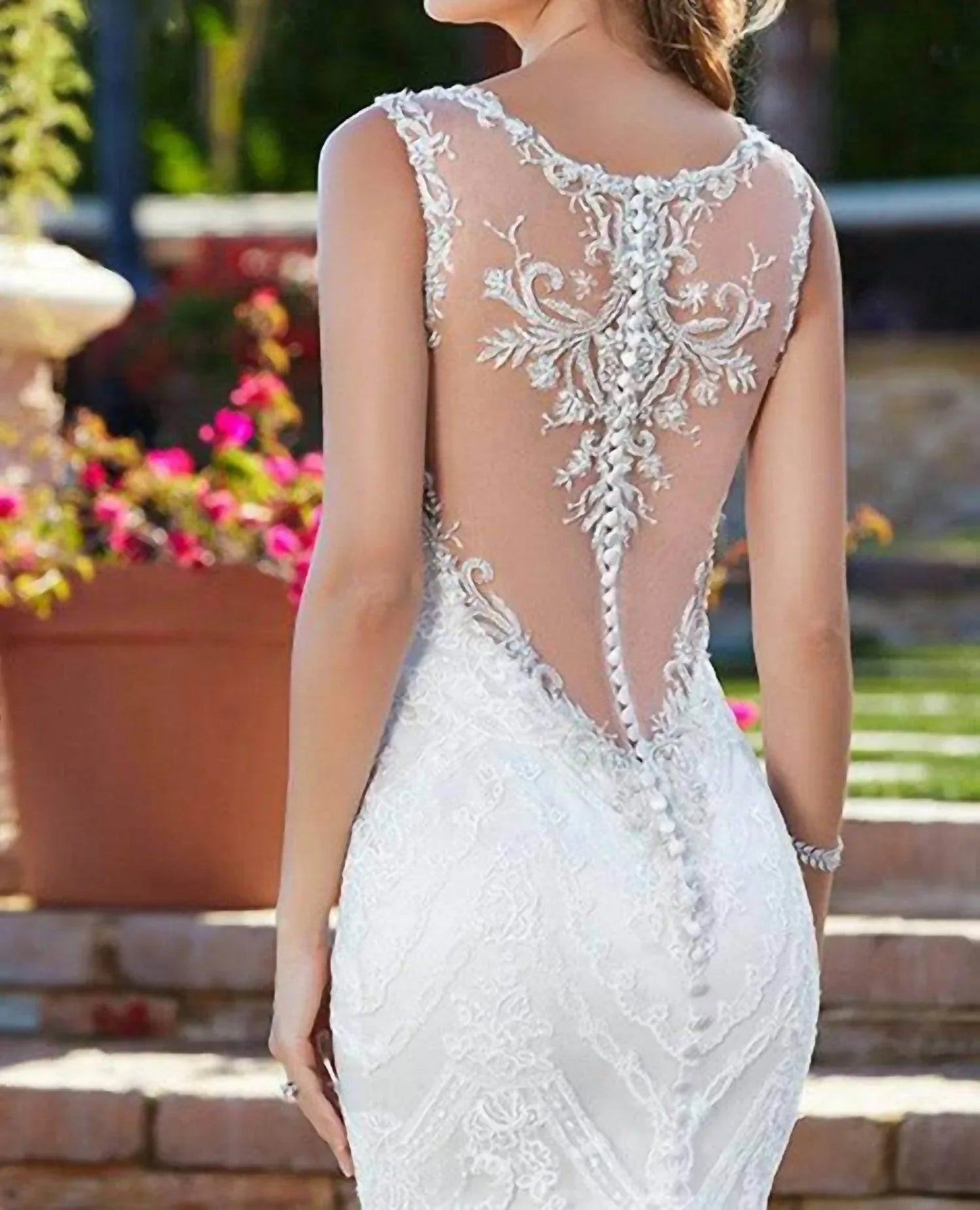 Rihanna gestuftes Spitzenkleid
