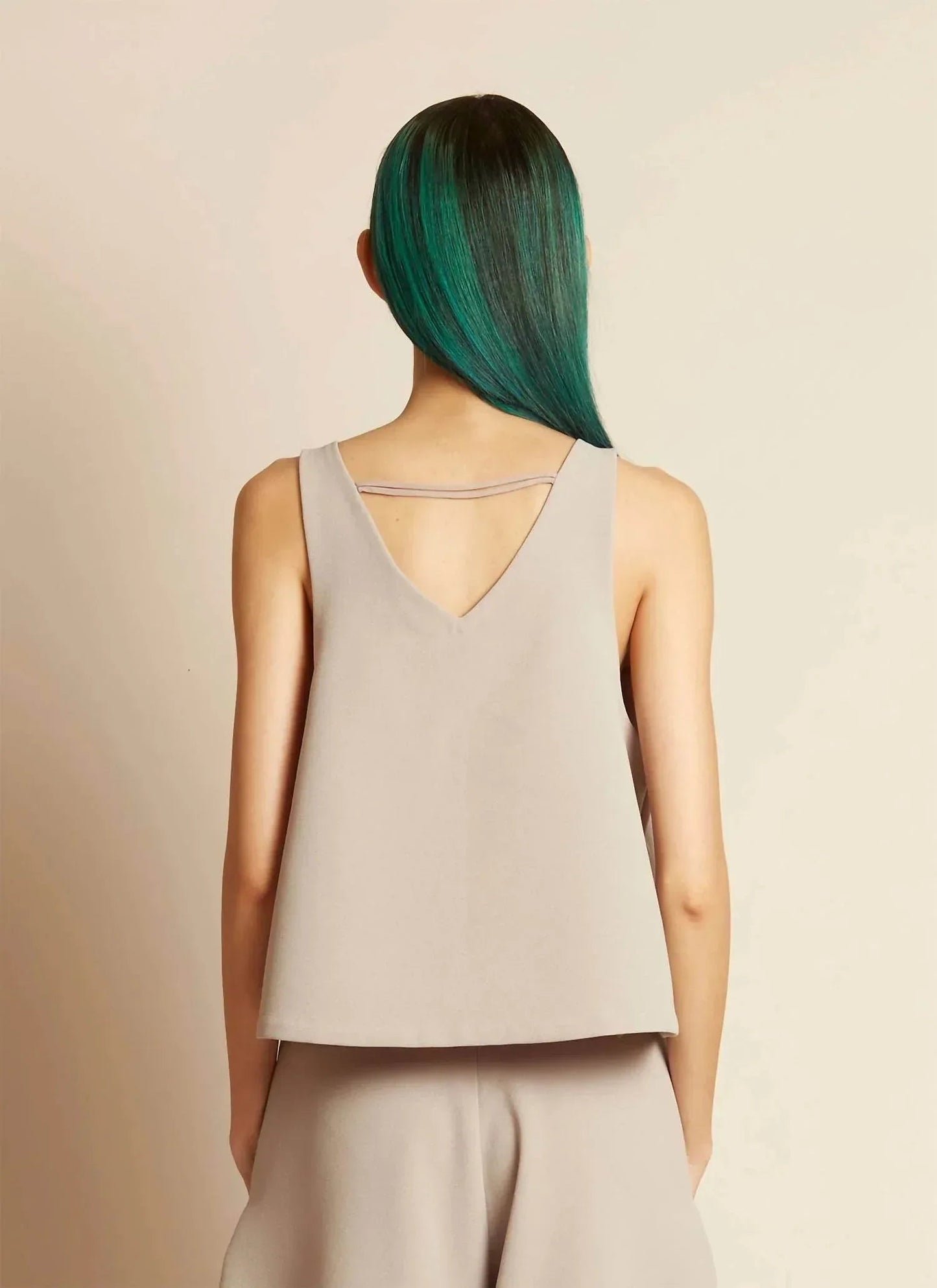 Fennel Sleeveless Back V Cropped Top