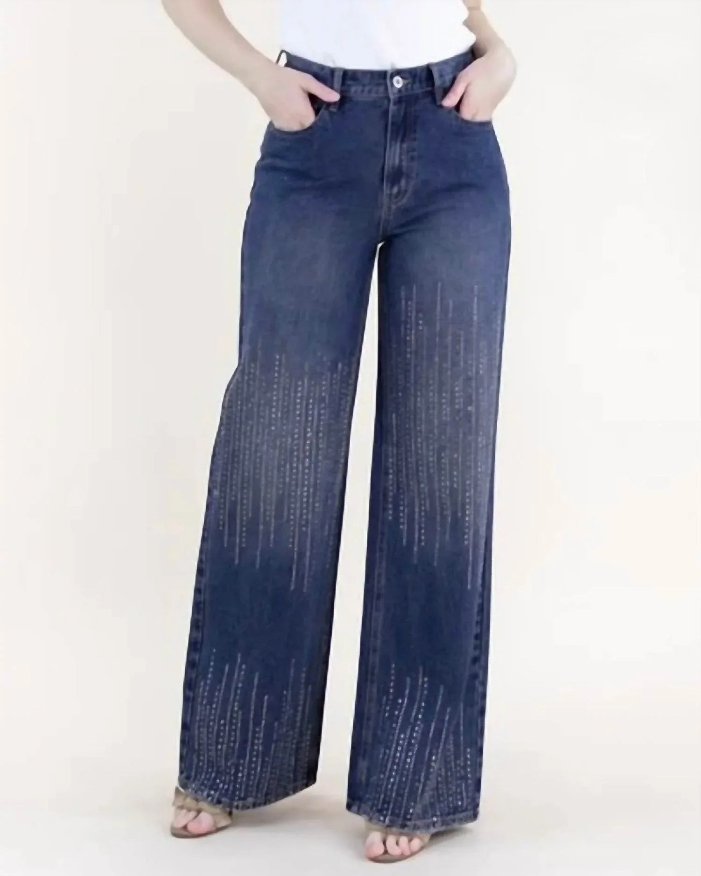 Jeans mit weitem Bein, hoher Taille und eckigen Strassverzierungen in Übergröße