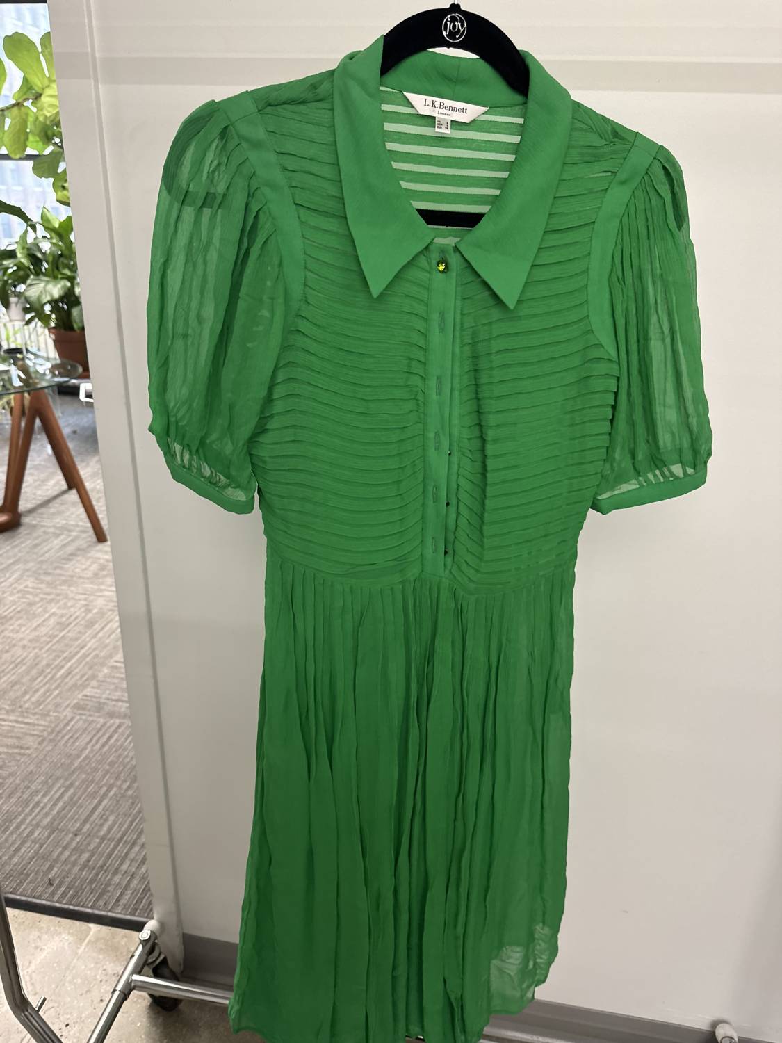 Plissiertes Midi-Kleid aus transparentem Stoff für Damen