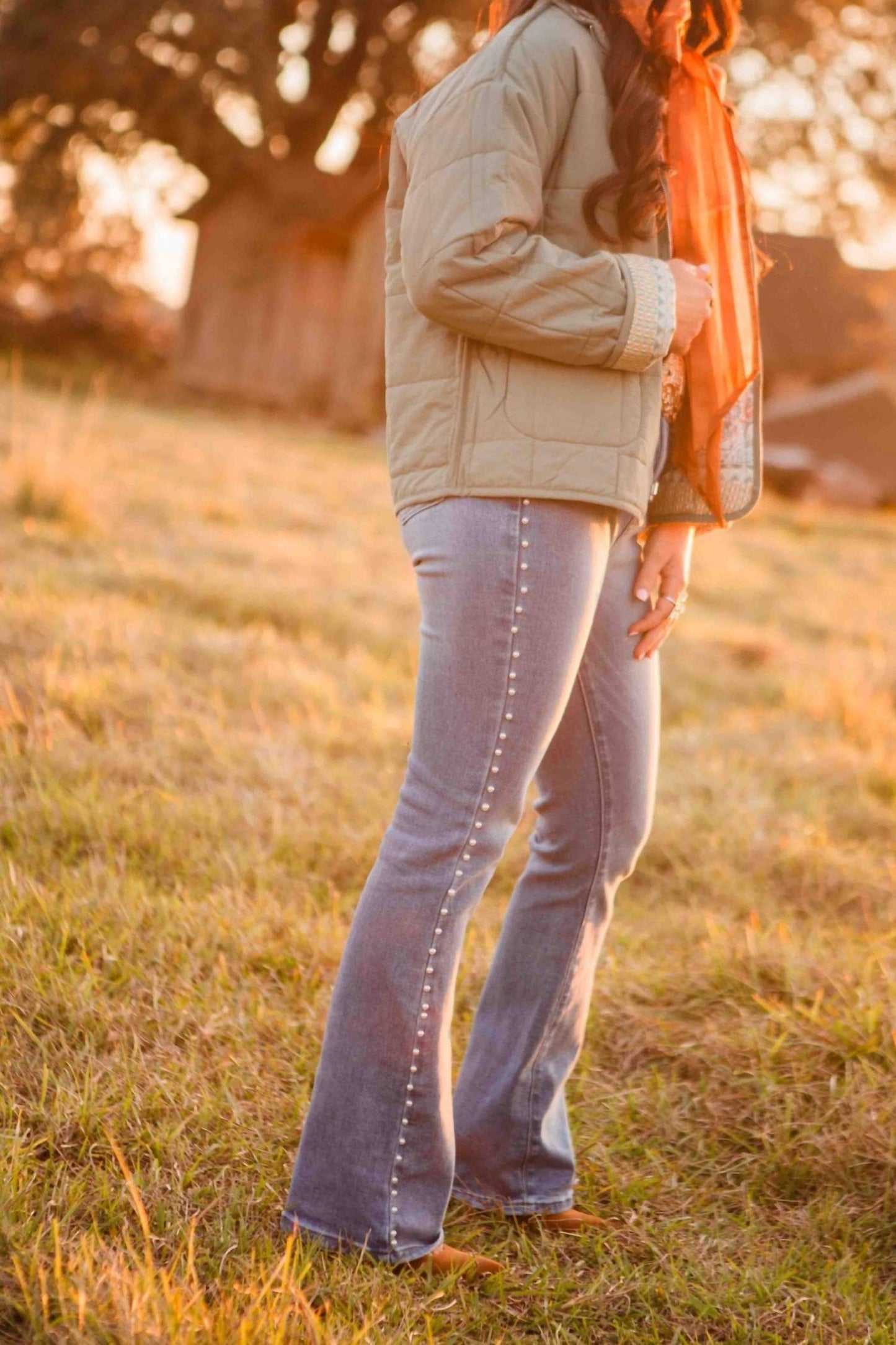 Punchy Pearl Jeans mit ausgestelltem Bein