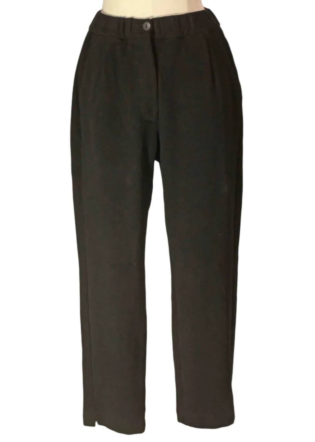 Damenhose mit geraffter Taille und großer Gesäßtasche