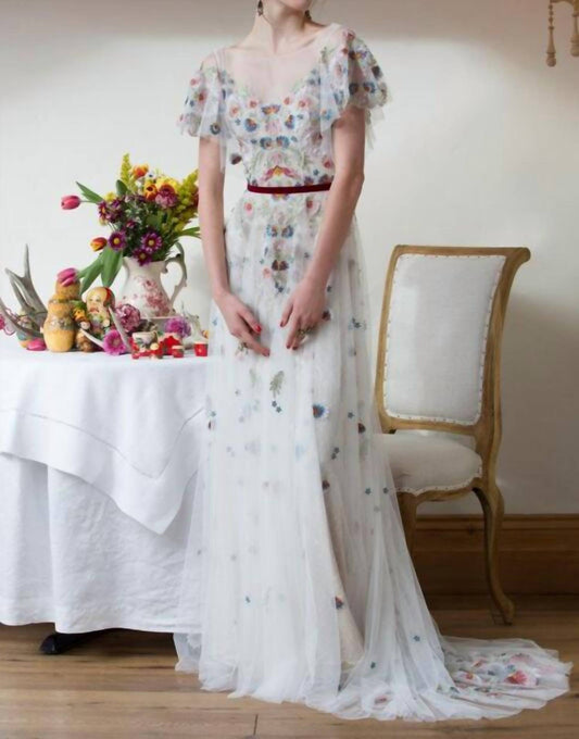 Hochzeitskleid mit offenem Rücken und Herzblattmuster