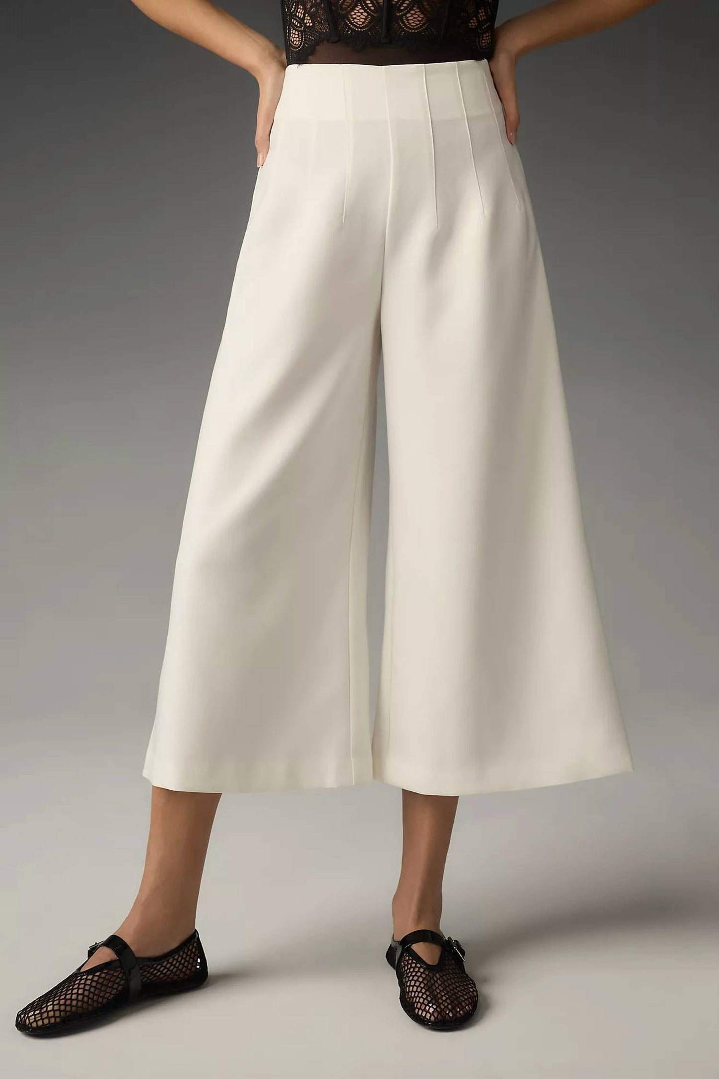 Saubere Crop-Hose mit weitem Bein