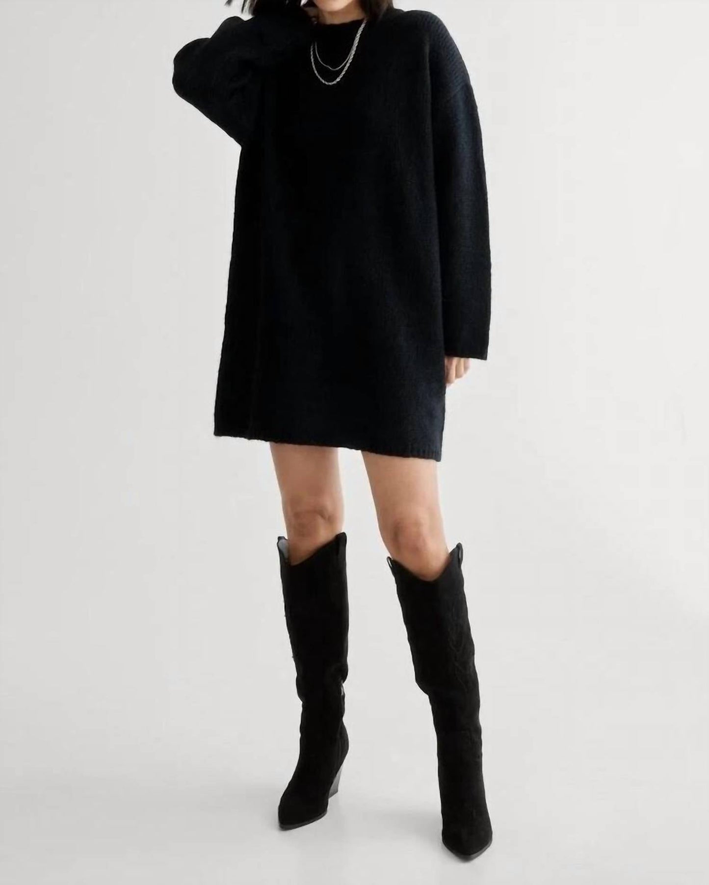 Geripptes Strickkleid mit Rundhalsausschnitt