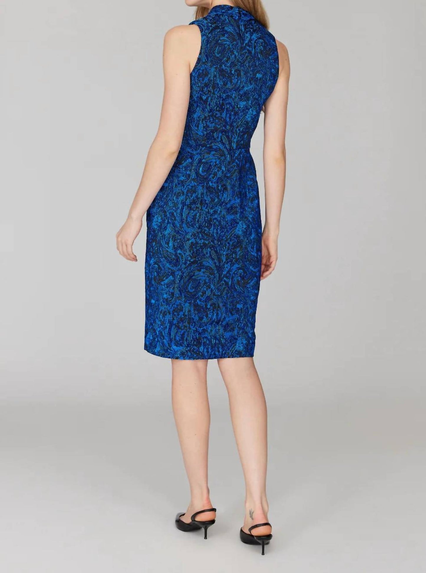 Tailliertes Kleid aus Paisley-Stretch-Jacquard