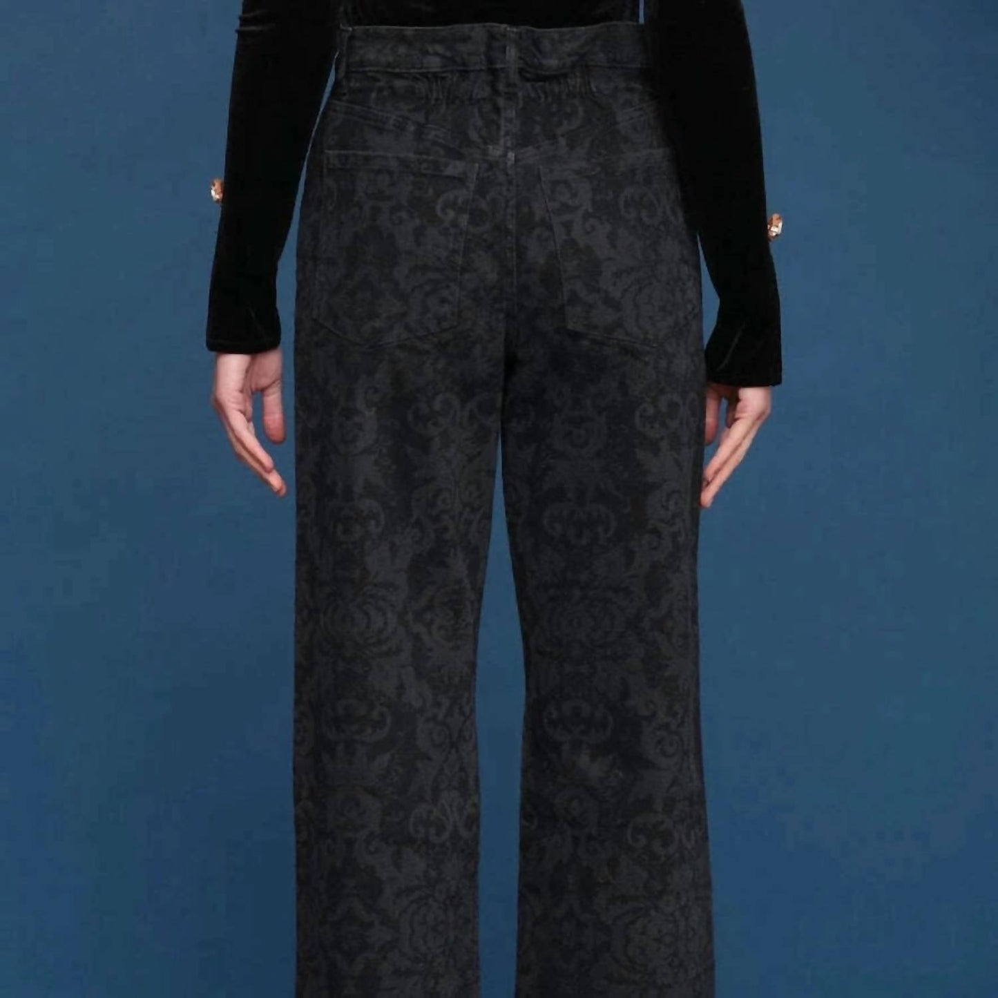 Barocke Jeans mit weitem Bein