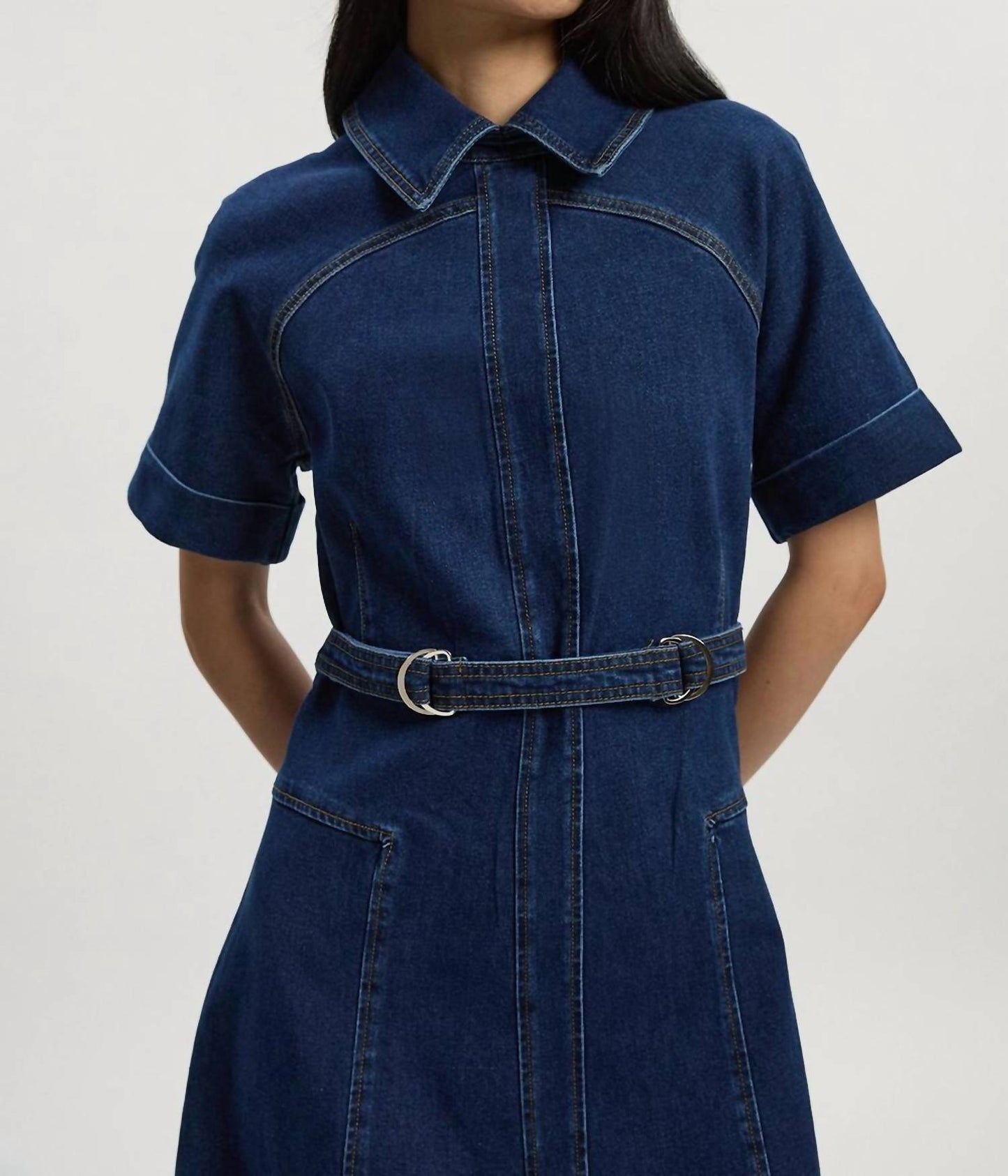 Stretch-Denim-Kleid mit Gürtel - Petite