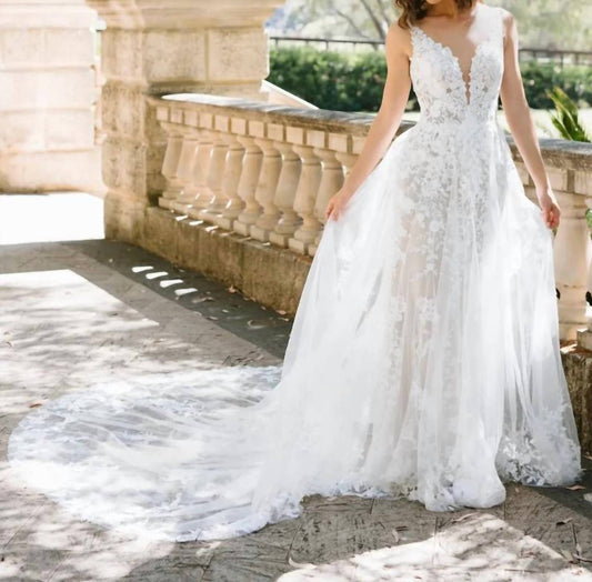 Boho-inspired Wedding Gown With Cotton Lace