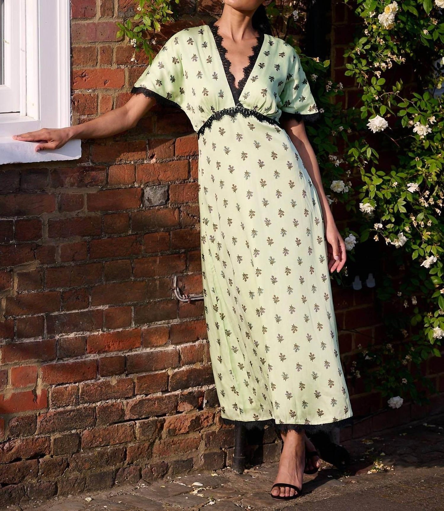 Cleo Kleid aus floraler Spitze