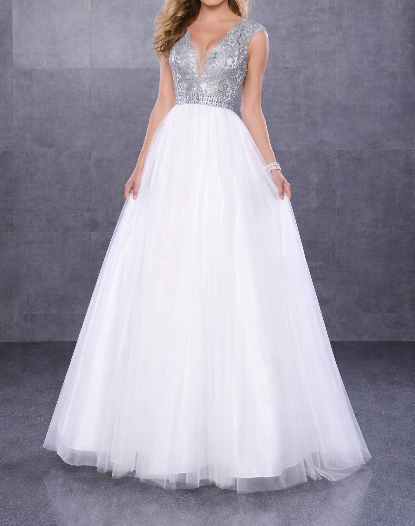Ärmelloses Maxi-Kleid mit V-Ausschnitt