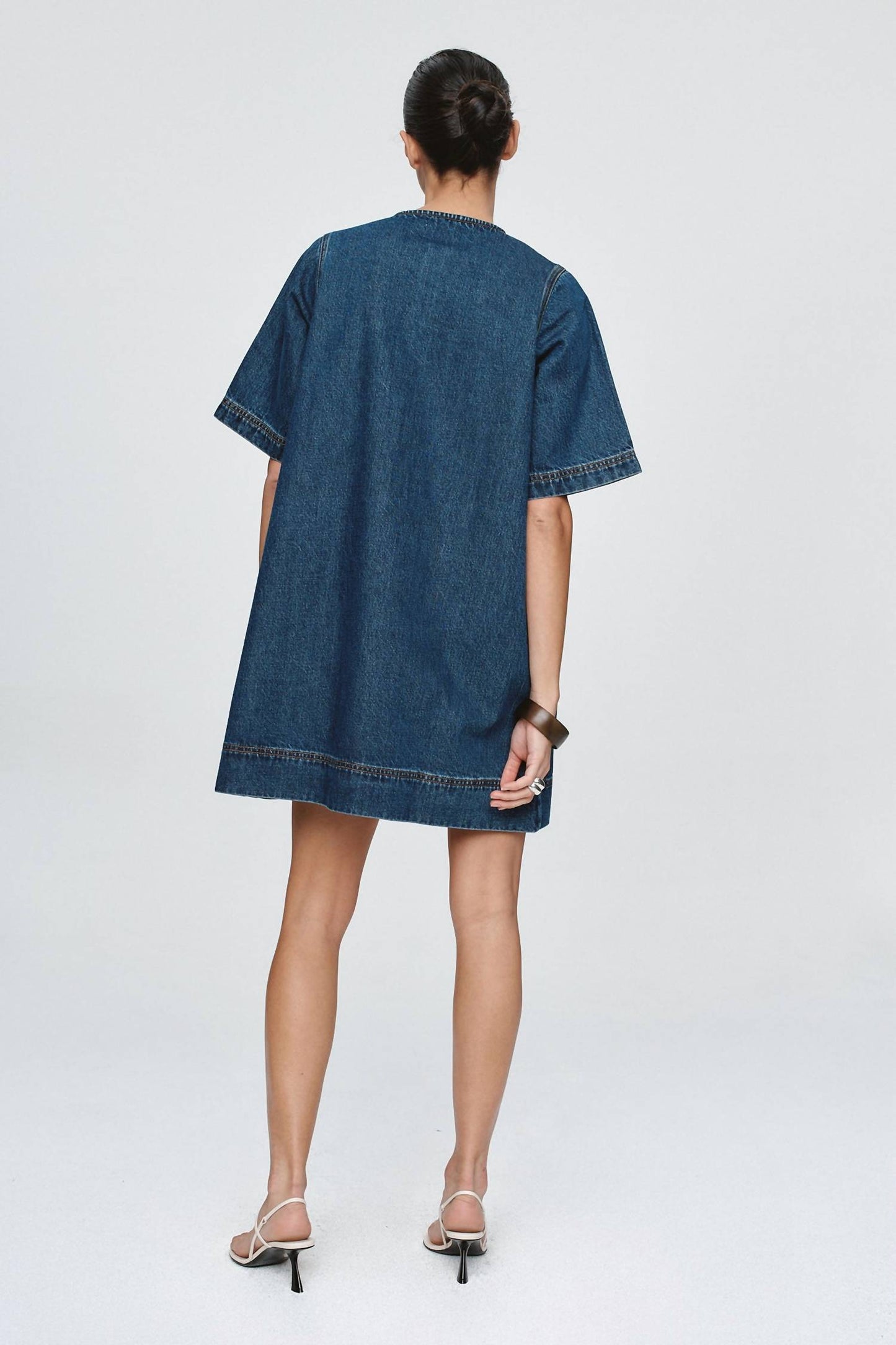 Kleid mit aufgesetzten Taschen