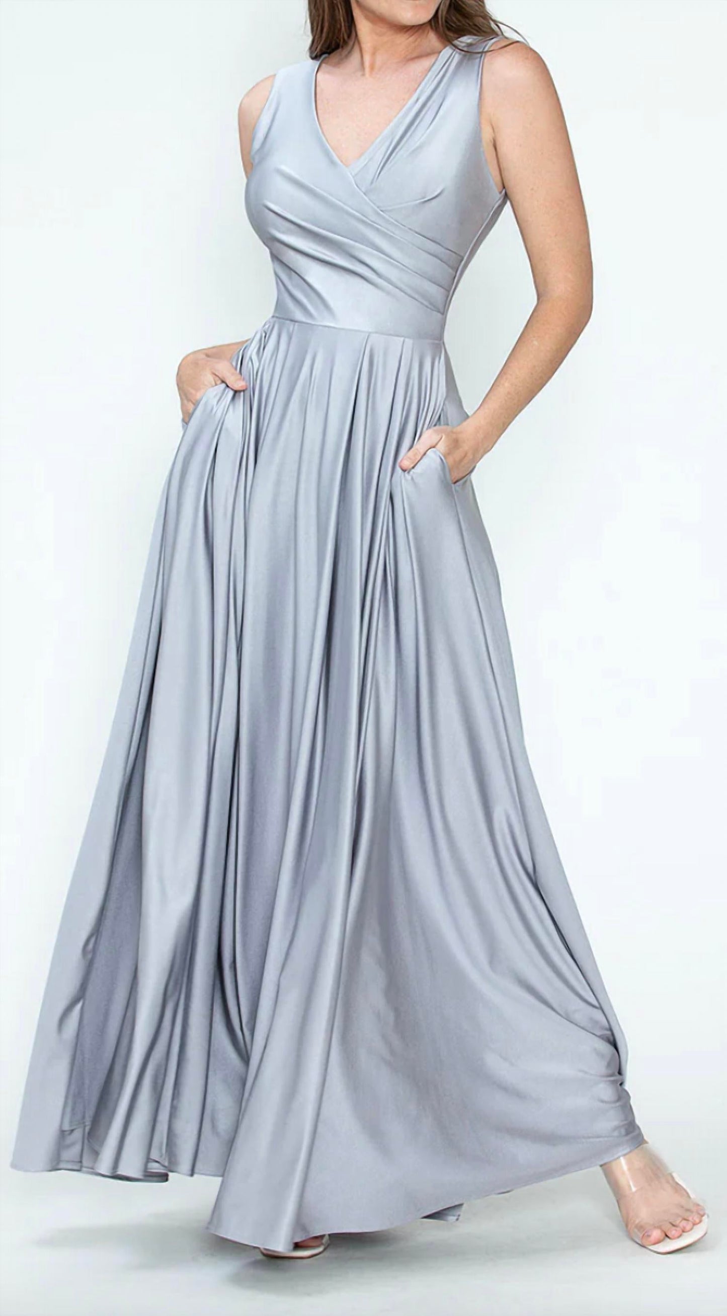 Elegantes plissiertes langes Abendkleid