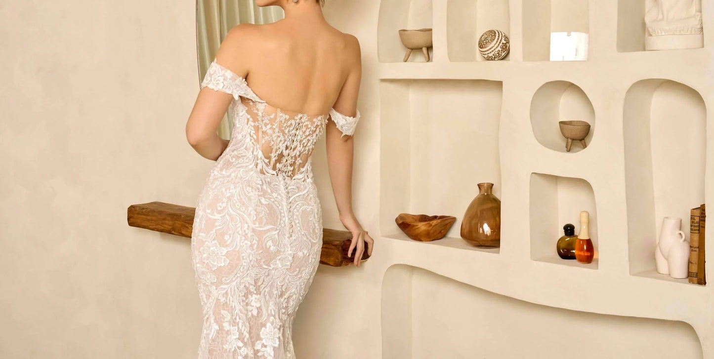 Madeline ausgestelltes Spitzenkleid