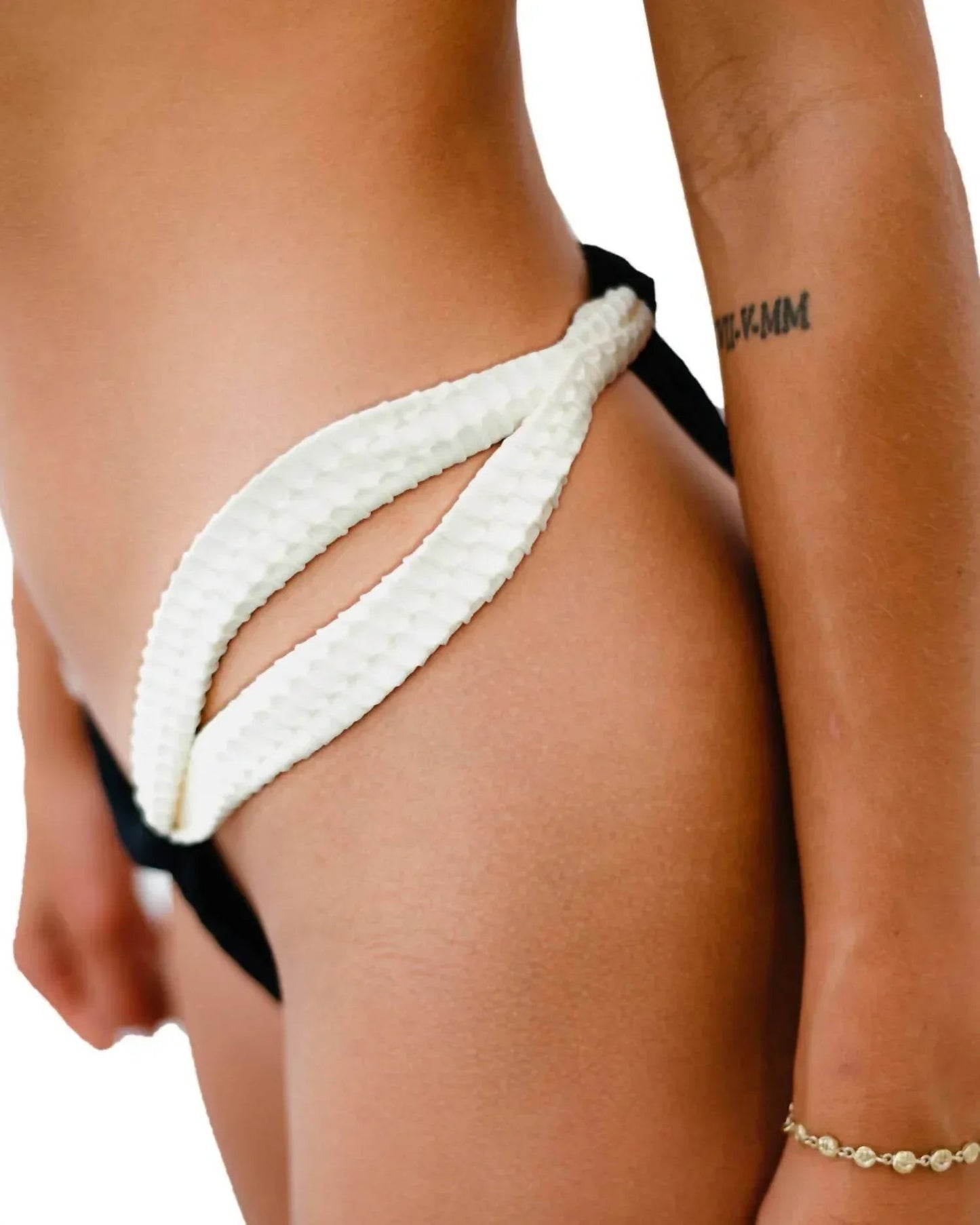 Lunar Petal V-Cut Bikinihose Night Flower Elegance