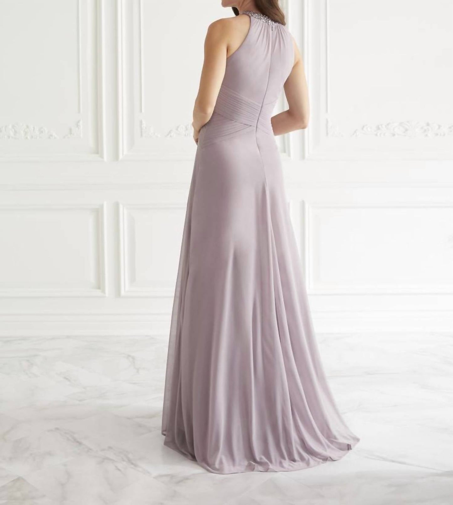 Kleid mit plissierter Taille und Perlenverzierung am Ausschnitt