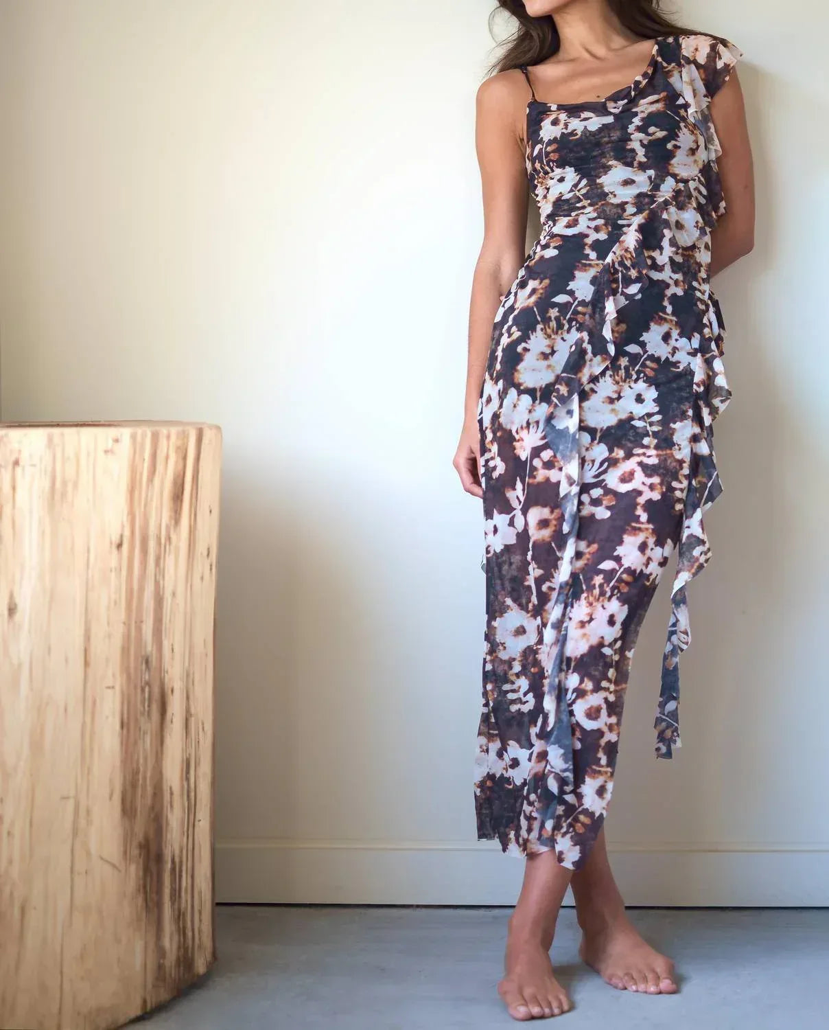 Wasserfall-Rüschen-asymmetrisches Kleid