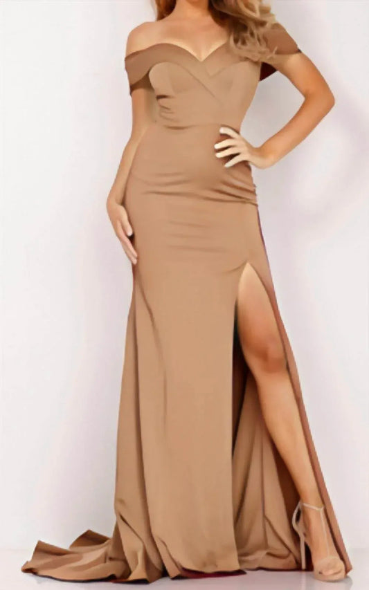Herzkleid mit Schlitz