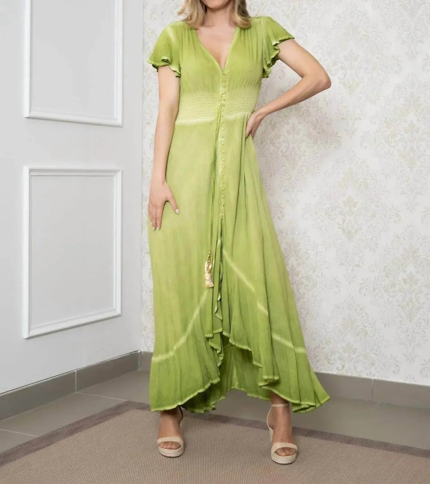 MAXIKLEID MIT SCHMETTERLINGSÄRMELN, MINERALEFFEKT UND HIGH-LOW-SAUM
