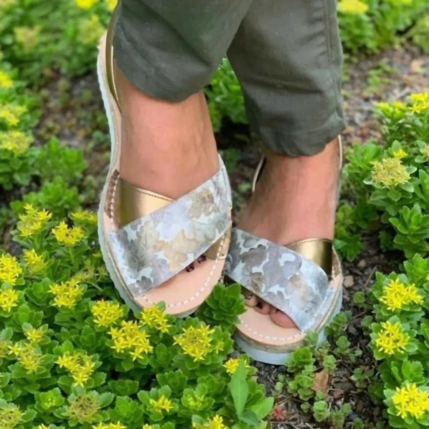 Damen-Sandalen mit Überkreuz-Riemen und schmaler Sohle
