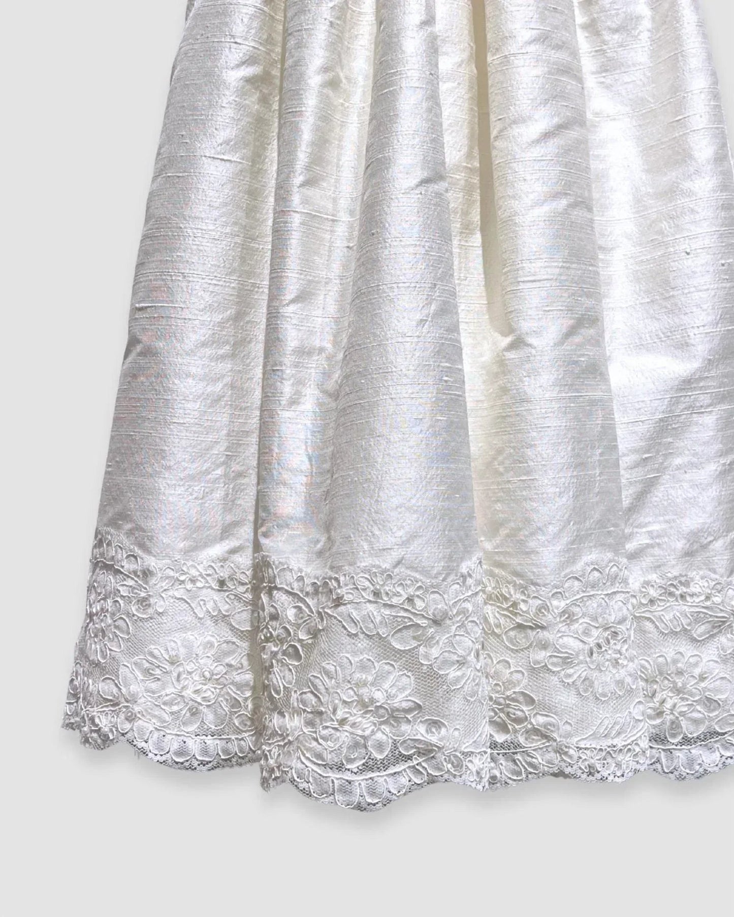 Mädchen zweiteiliges Seidenkleid mit Spitze und Perlen