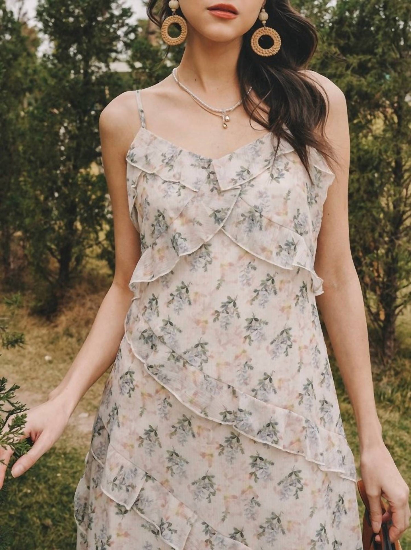 Luftiges geblümtes Midikleid