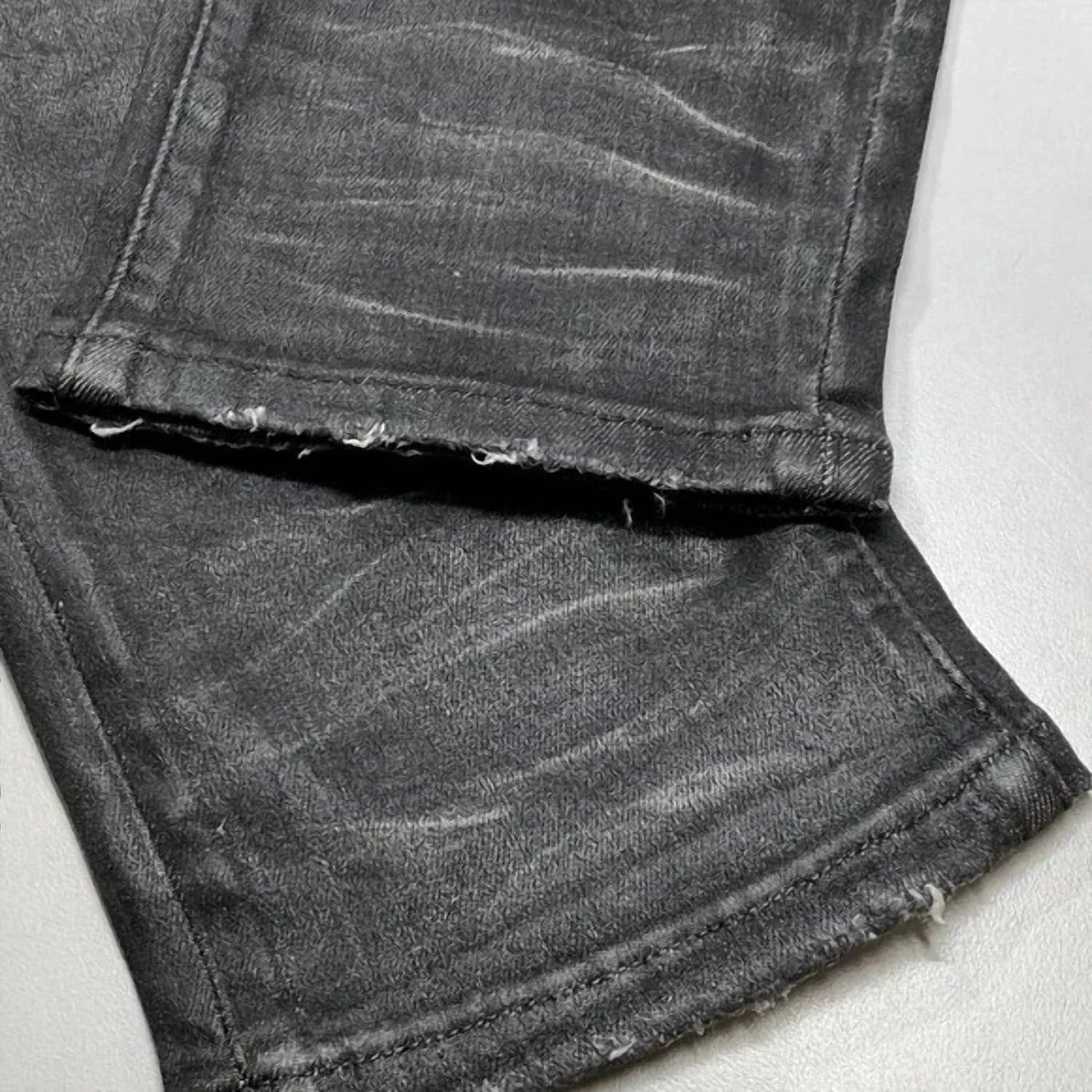 Herren Euro Distressed Denim Skinny Jeans