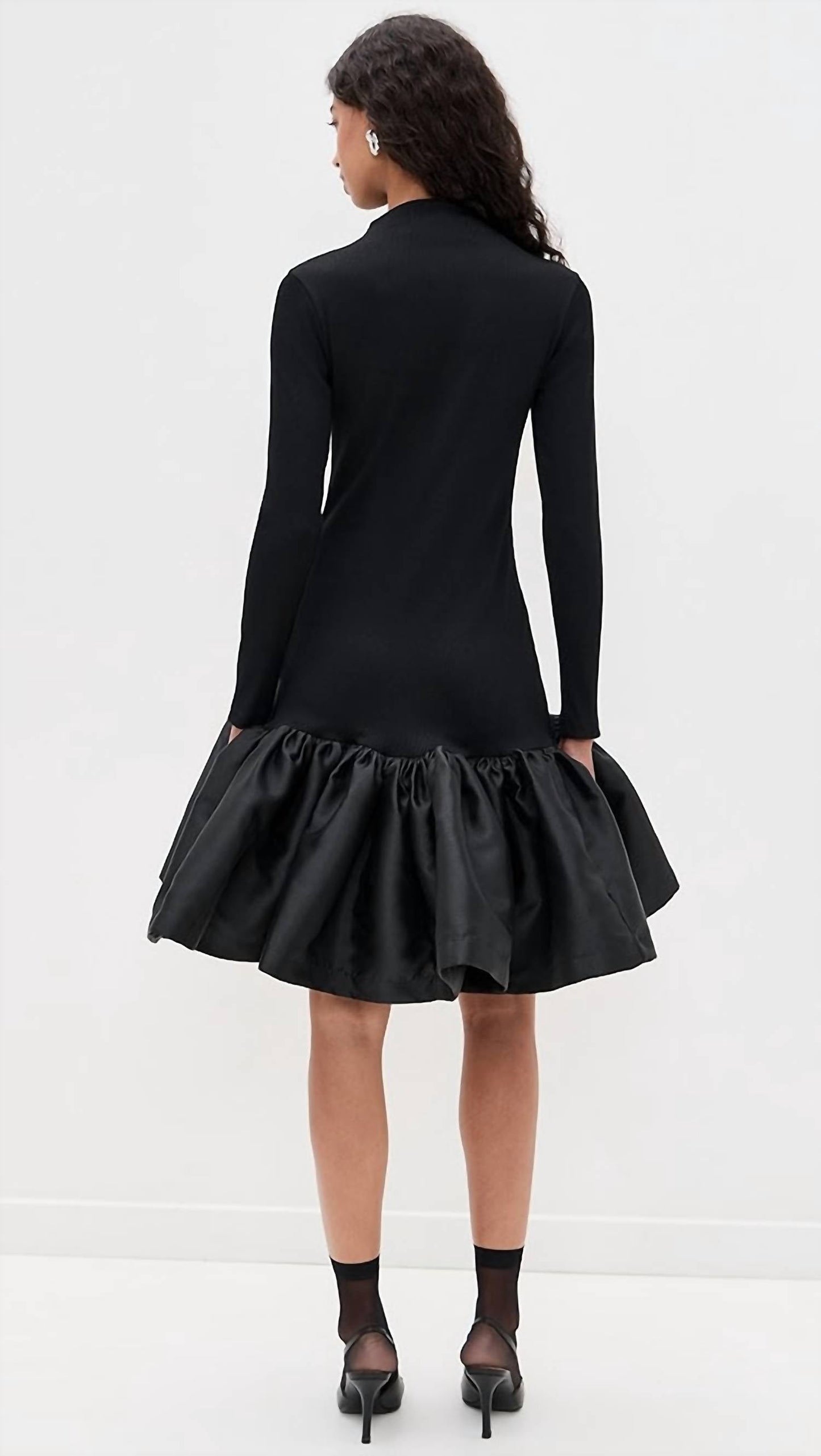 Figurbetontes Langarm-Minikleid mit Drop-Schultern