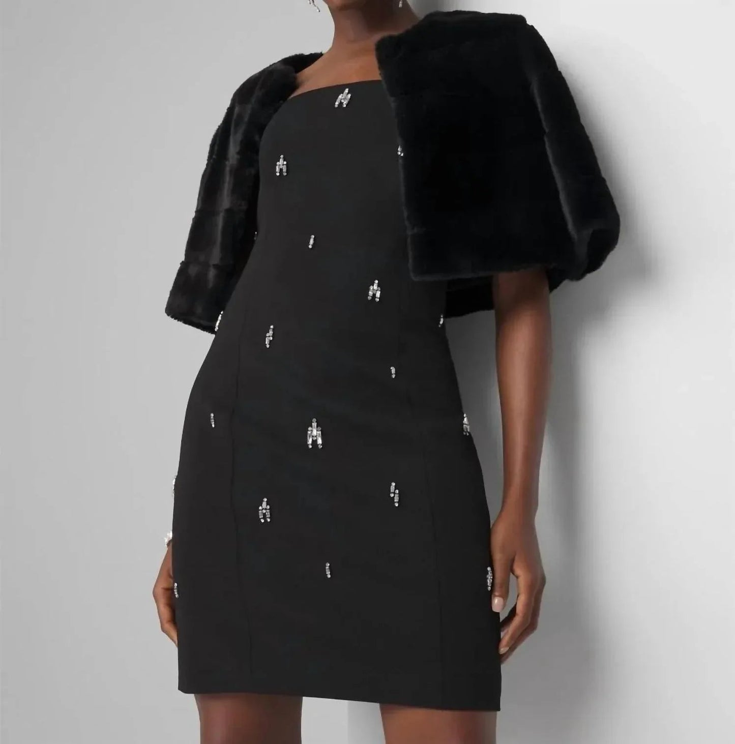Trägerloses verziertes Minikleid