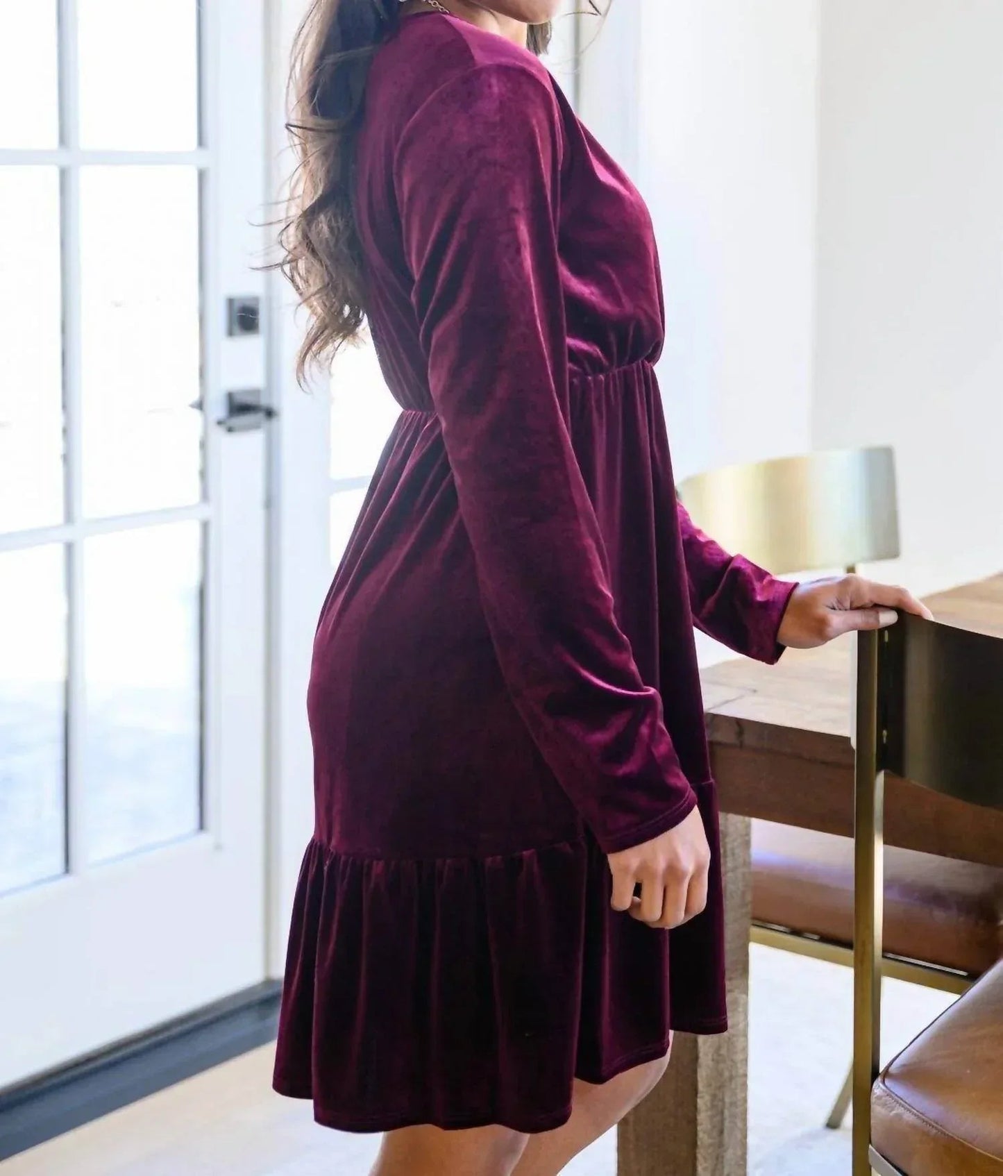 Jentsyn Samtkleid mit V-Ausschnitt