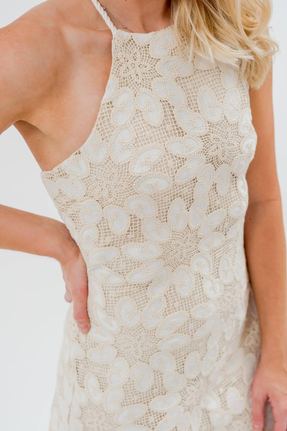 Neckholder-Minikleid aus Spitze