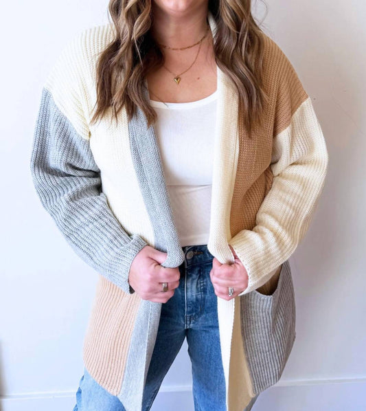 Gestreifter Cardigan mit aufgesetzten Taschen