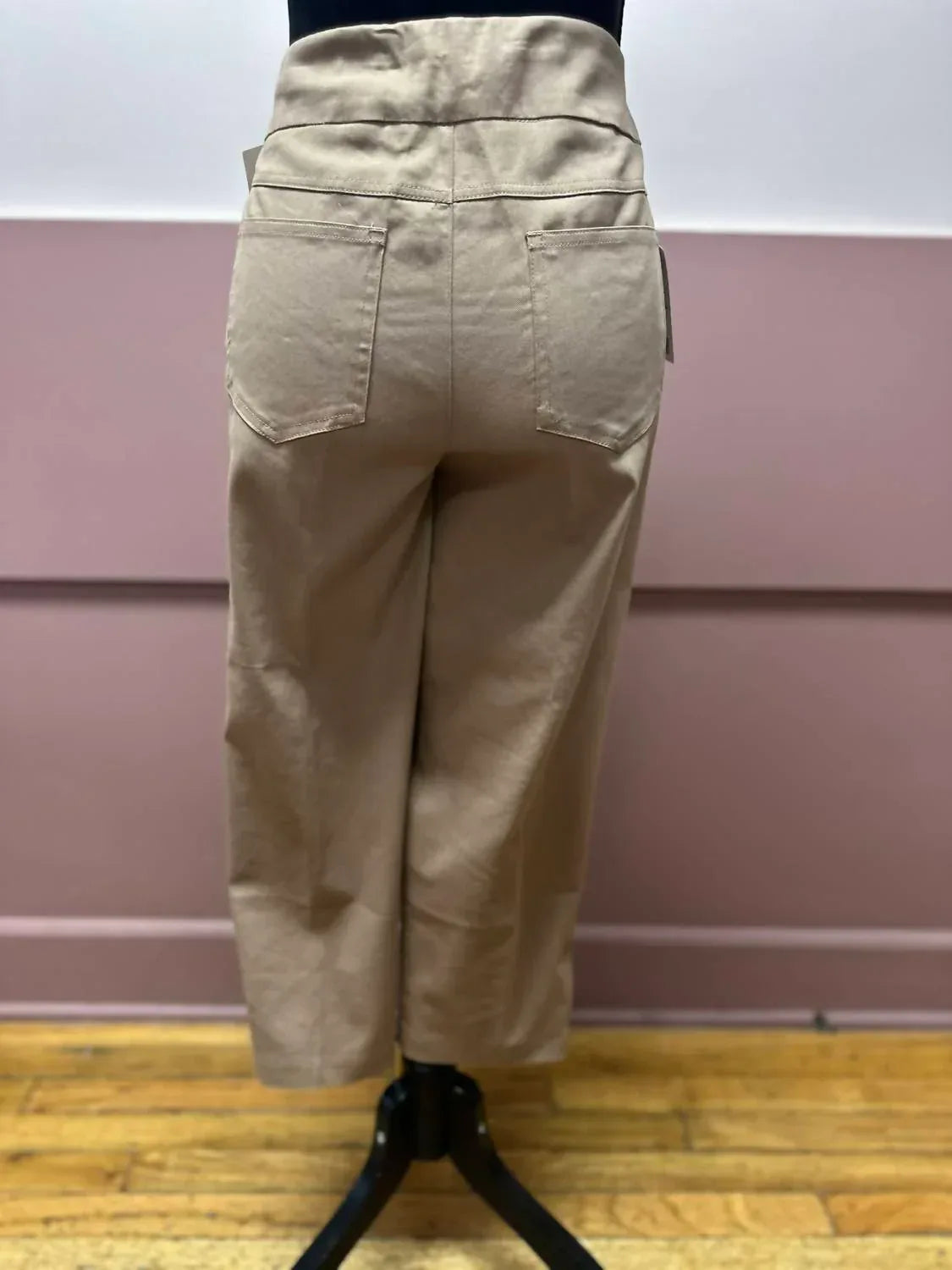 Pull-on Capri Pants