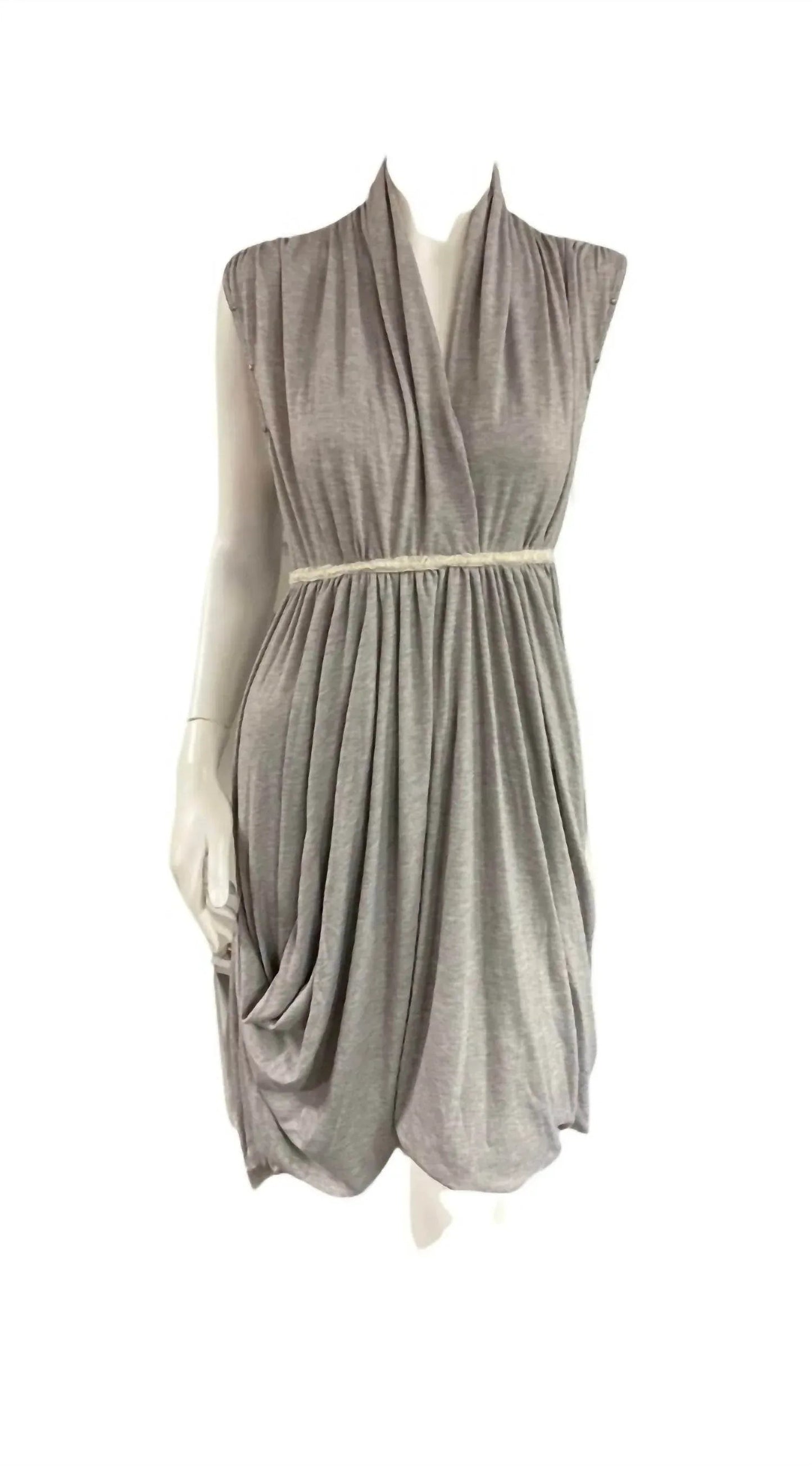 Göttin-Kleid mit Spitze an den Ärmeln und Taschen