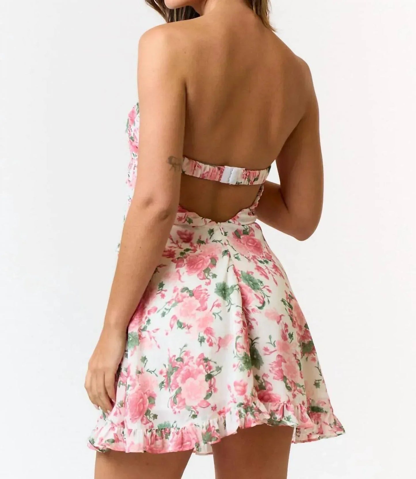 Geblümtes, schulterfreies Rüschenkleid mit Bindedetail vorne