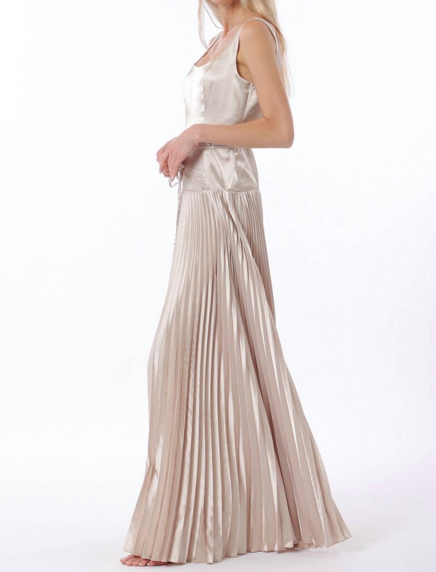 Ärmelloses Maxi-Kleid mit Bindebändern vorne und Falten an der Taille
