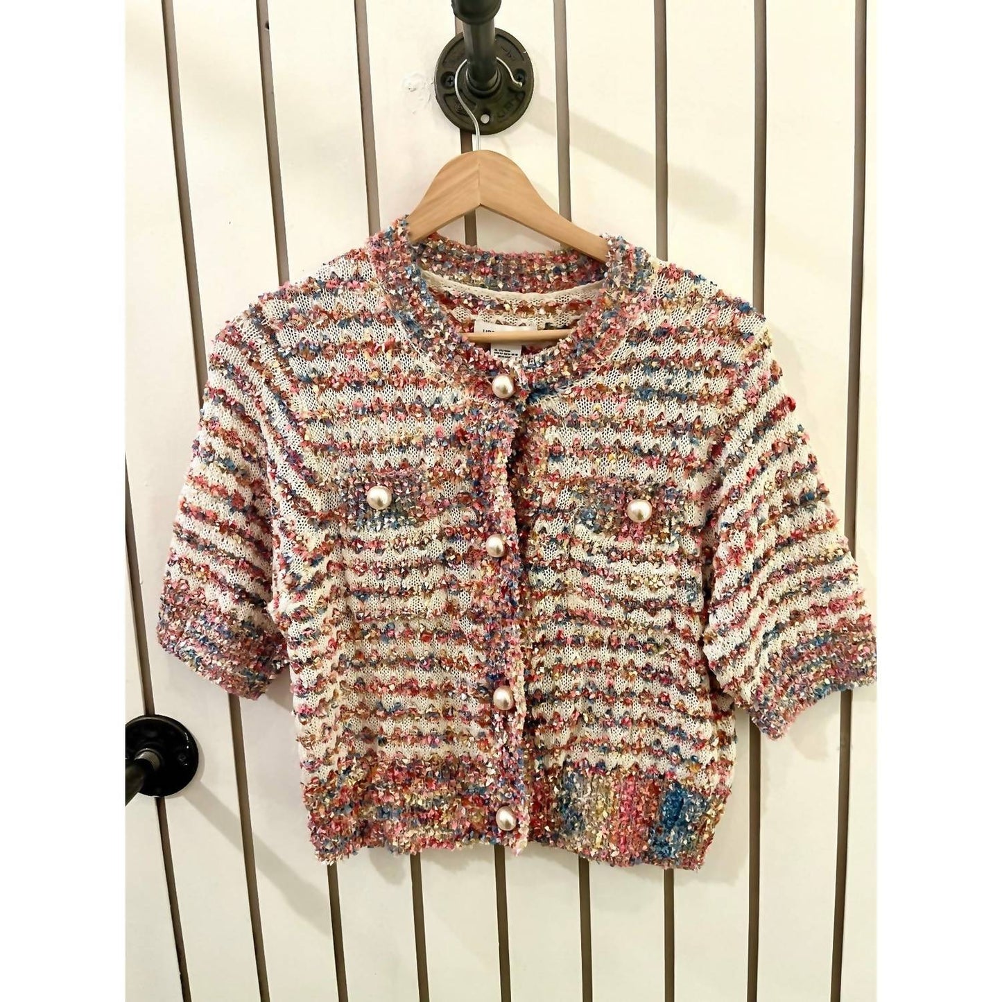 Damen-Strickpullover mit Perlmuttknöpfen