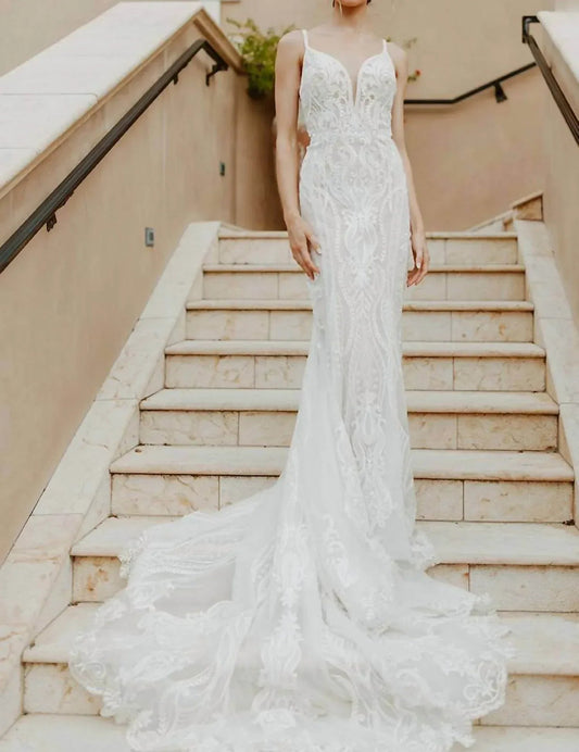 Glamouröses Brautkleid aus Spitze im Fit-and-Flare-Stil